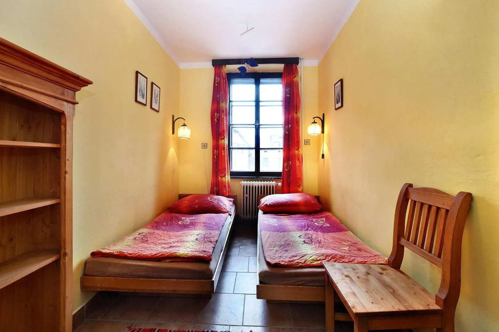 Standard Twin Room in Hostel Merlin