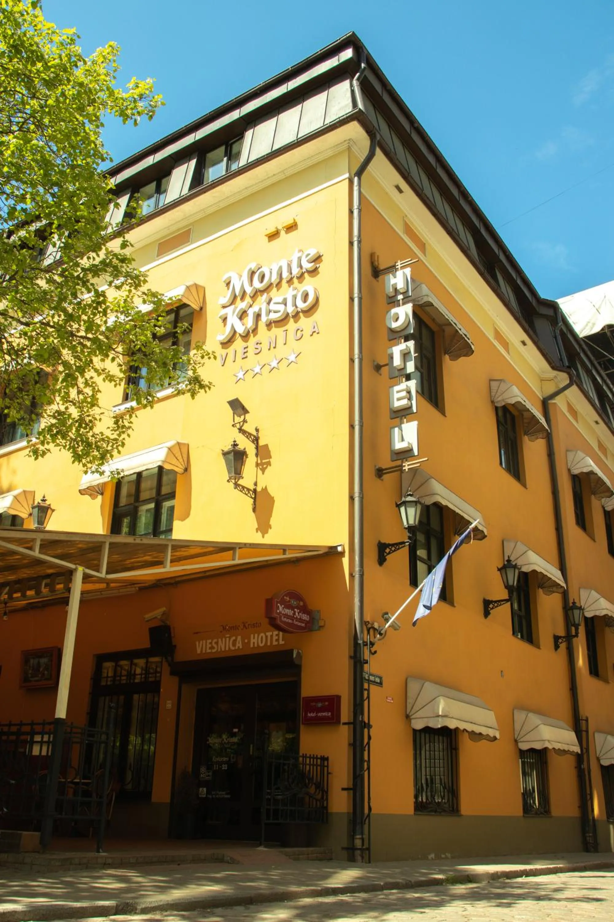 Property building in Boutique Hotel Monte Kristo