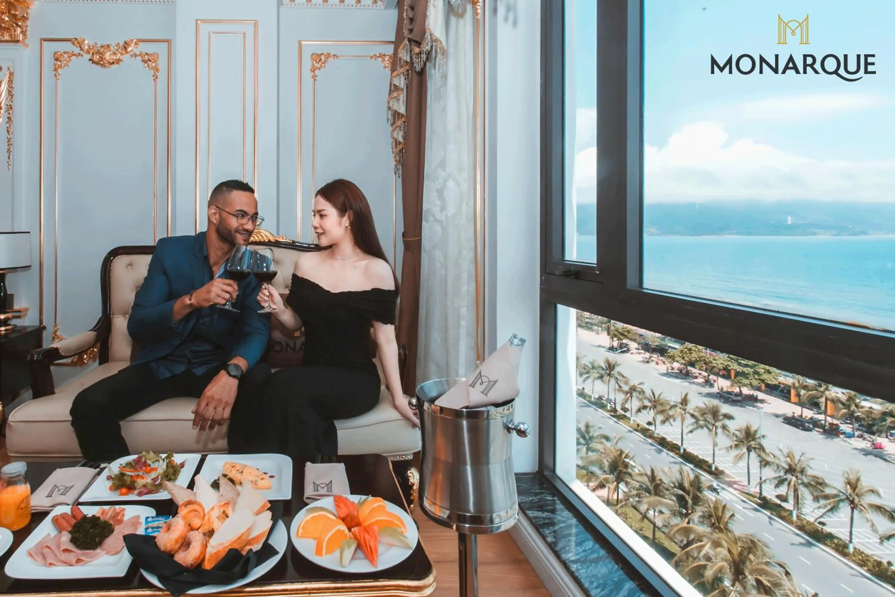 Restaurant/places to eat in Monarque Hotel Danang