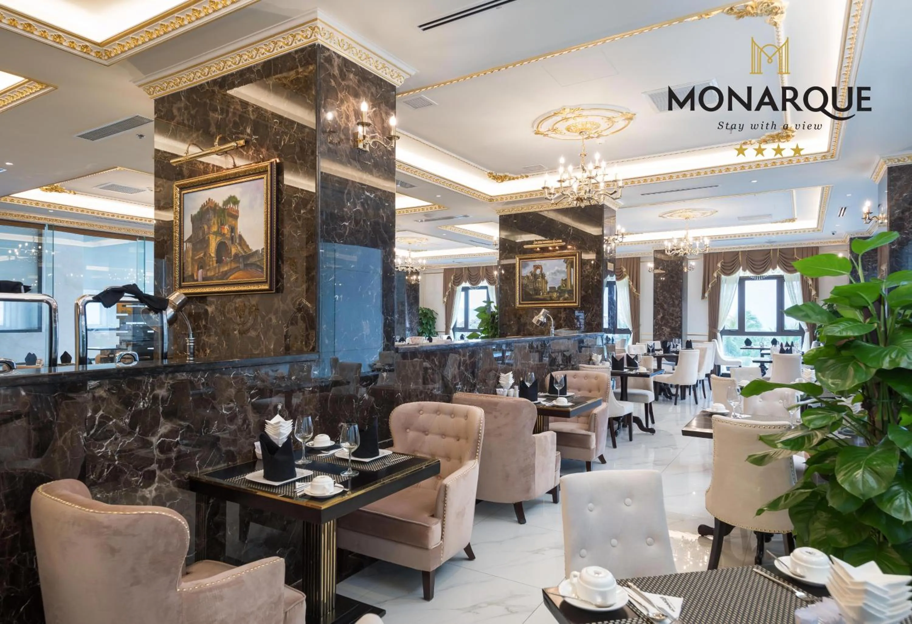 Restaurant/places to eat in Monarque Hotel Danang