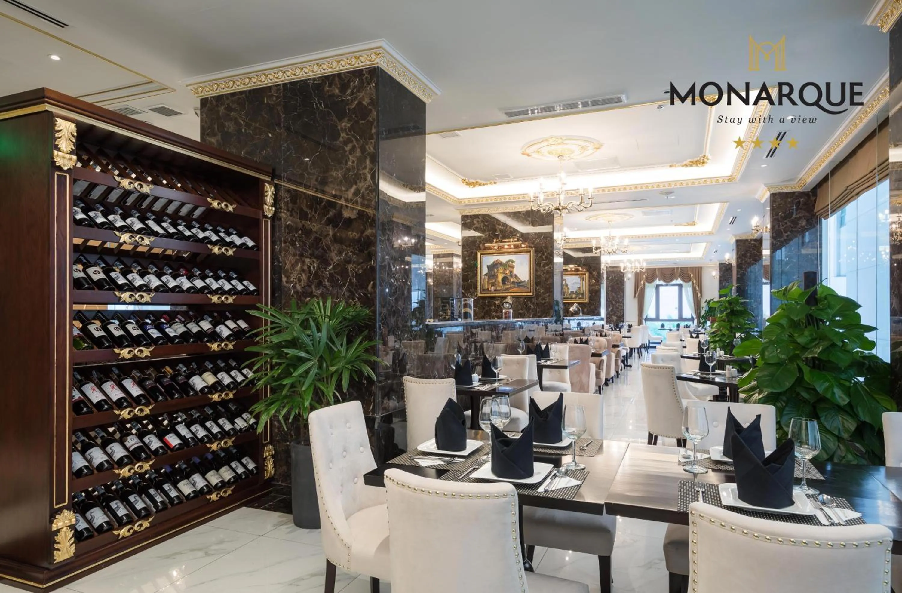 Restaurant/places to eat in Monarque Hotel Danang