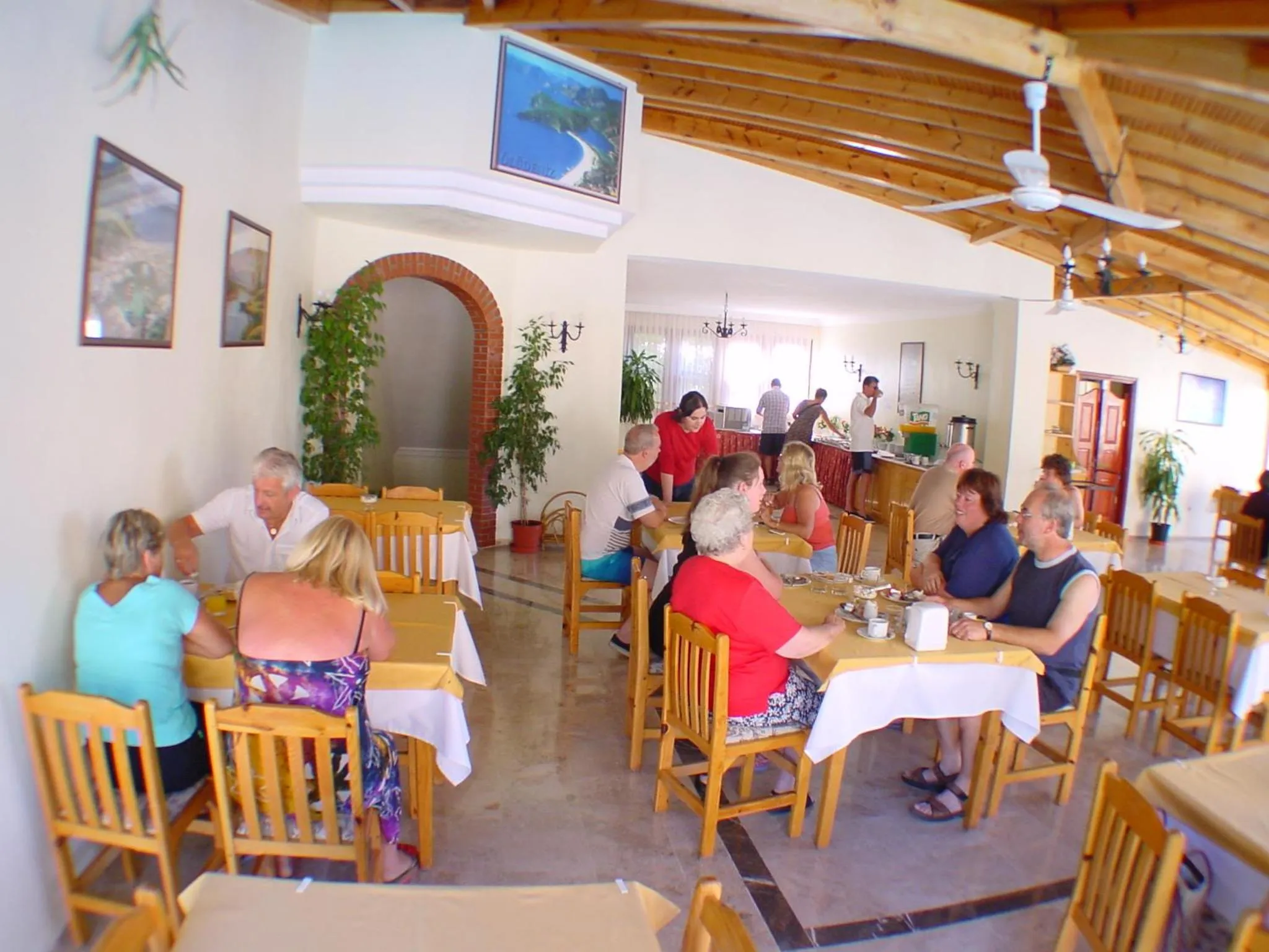 Restaurant/places to eat in Belcehan Beach