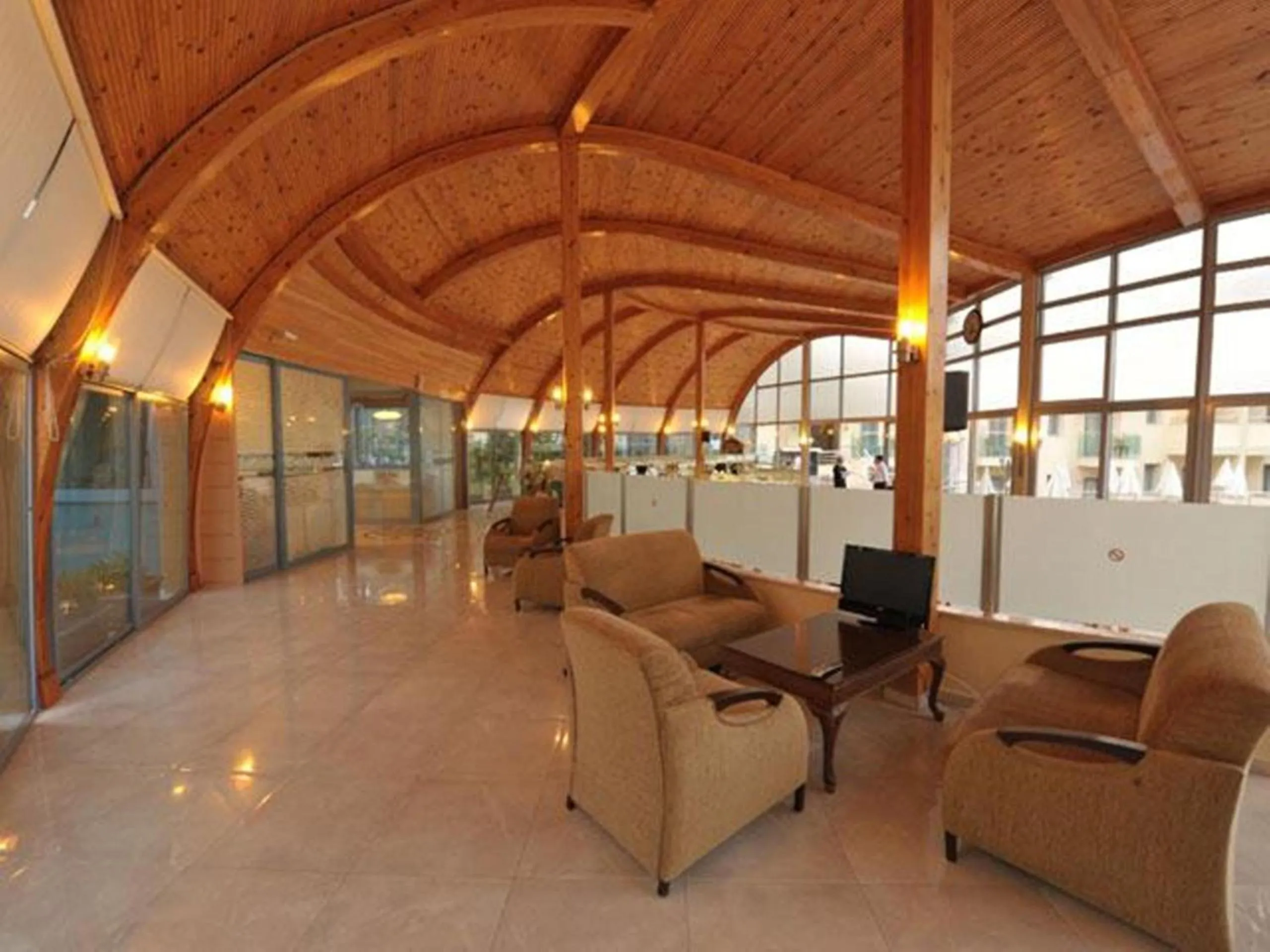 Communal lounge/ TV room in Belcehan Hotel