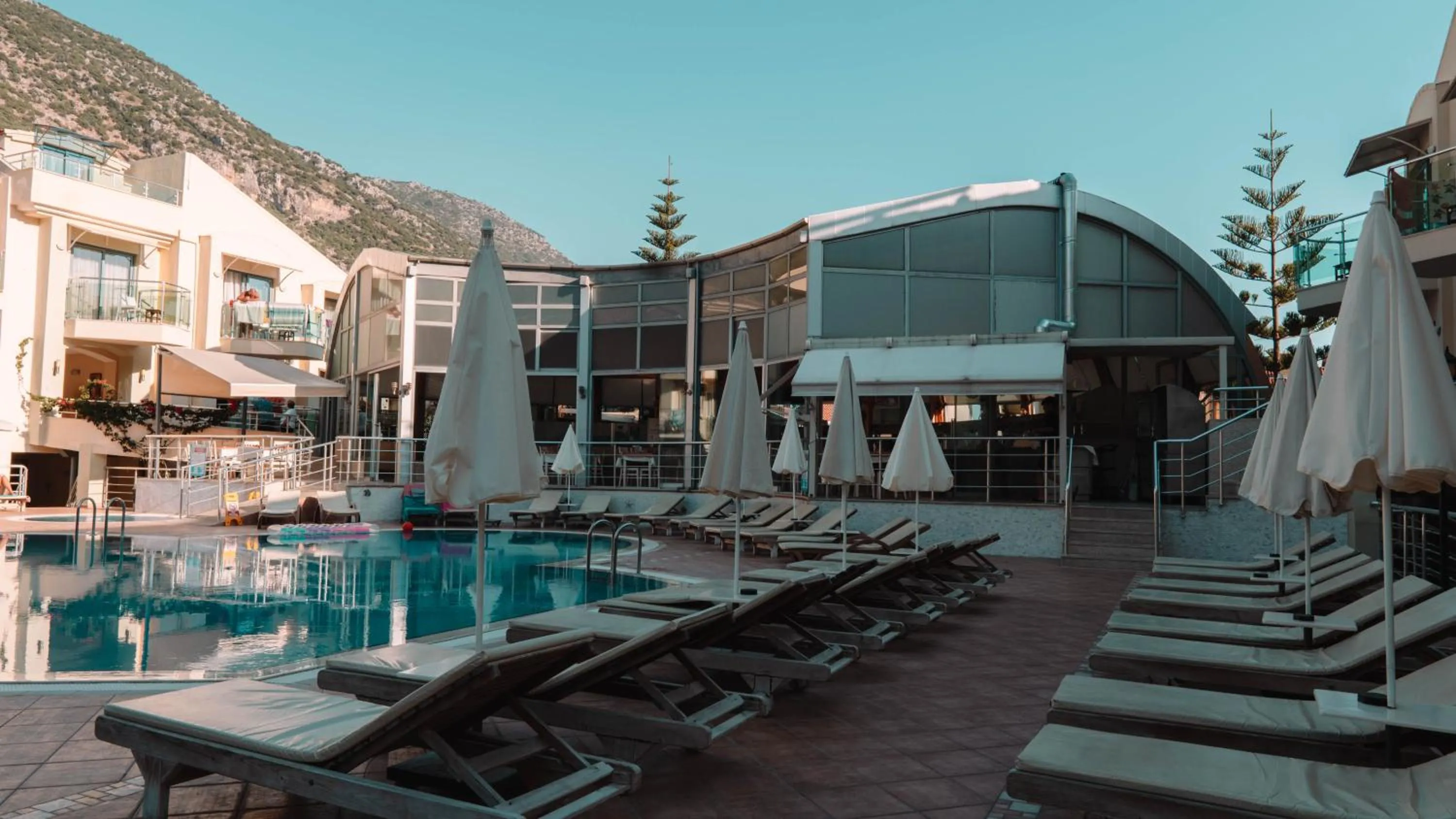 Restaurant/places to eat in Belcehan Hotel