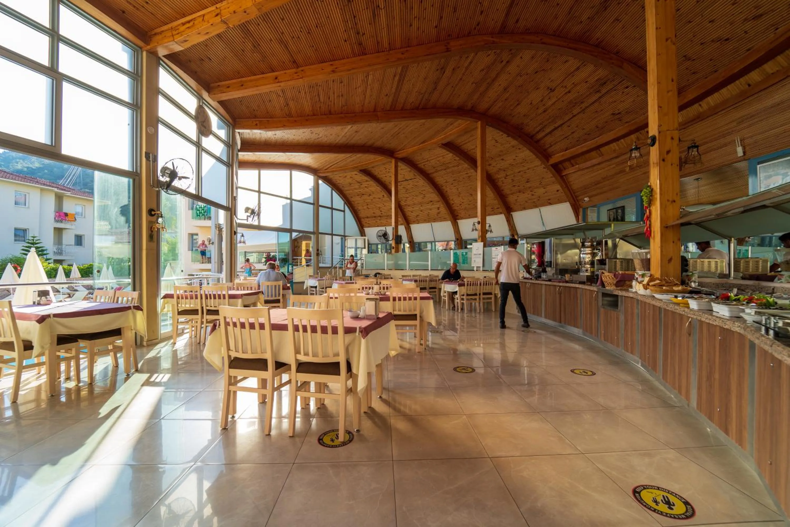 Food and drinks in Belcehan Hotel