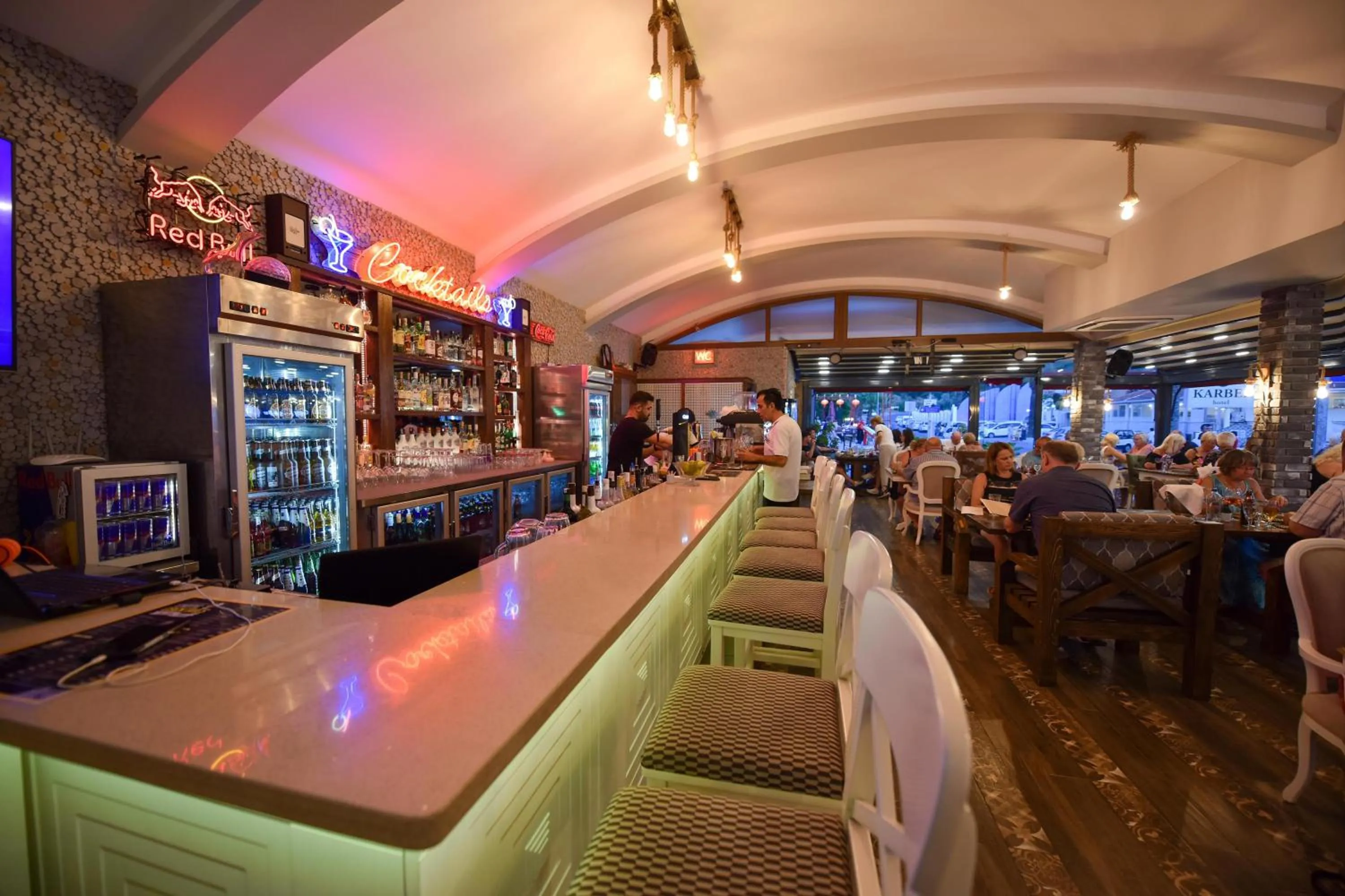 Restaurant/places to eat in Belcehan Hotel