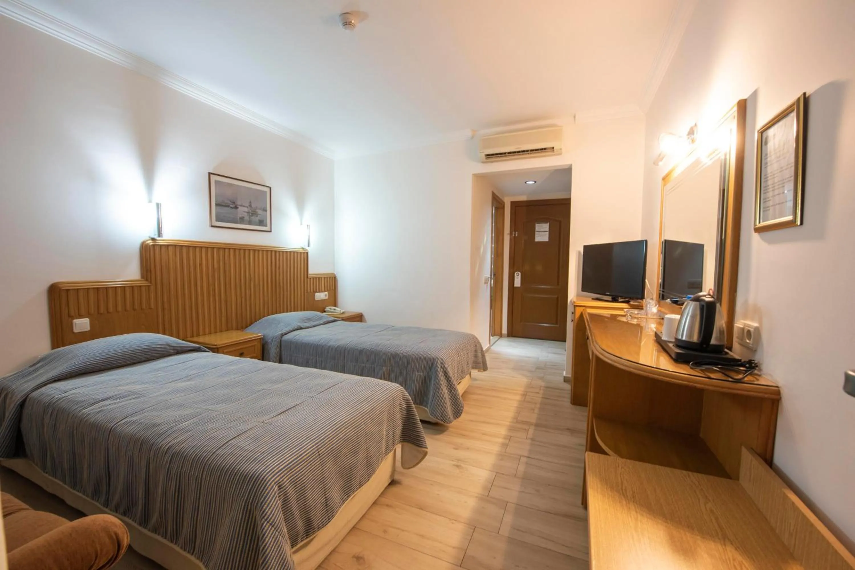 TV and multimedia, Bed in Belcehan Hotel