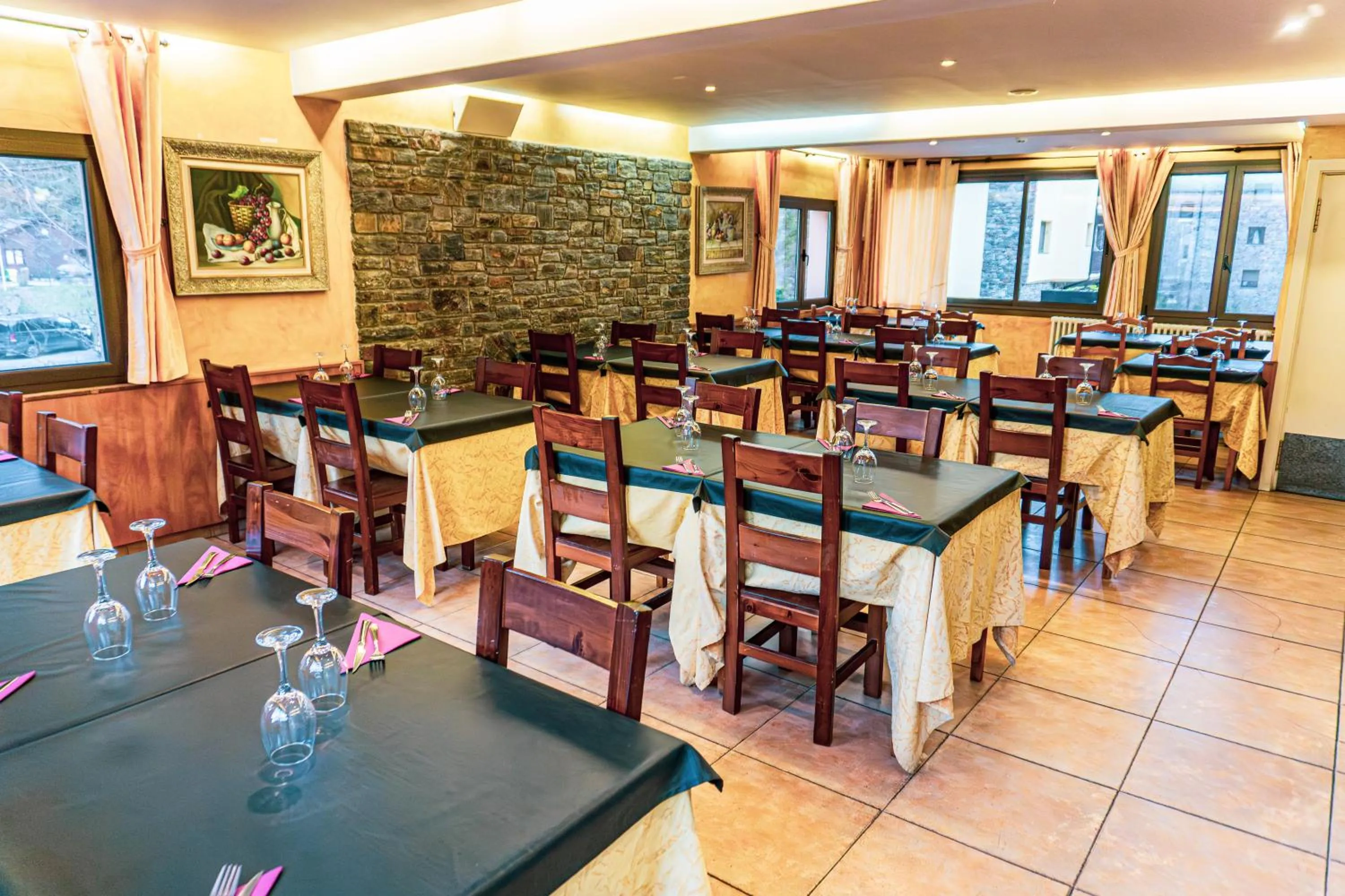 Restaurant/places to eat in Hotel Sucara