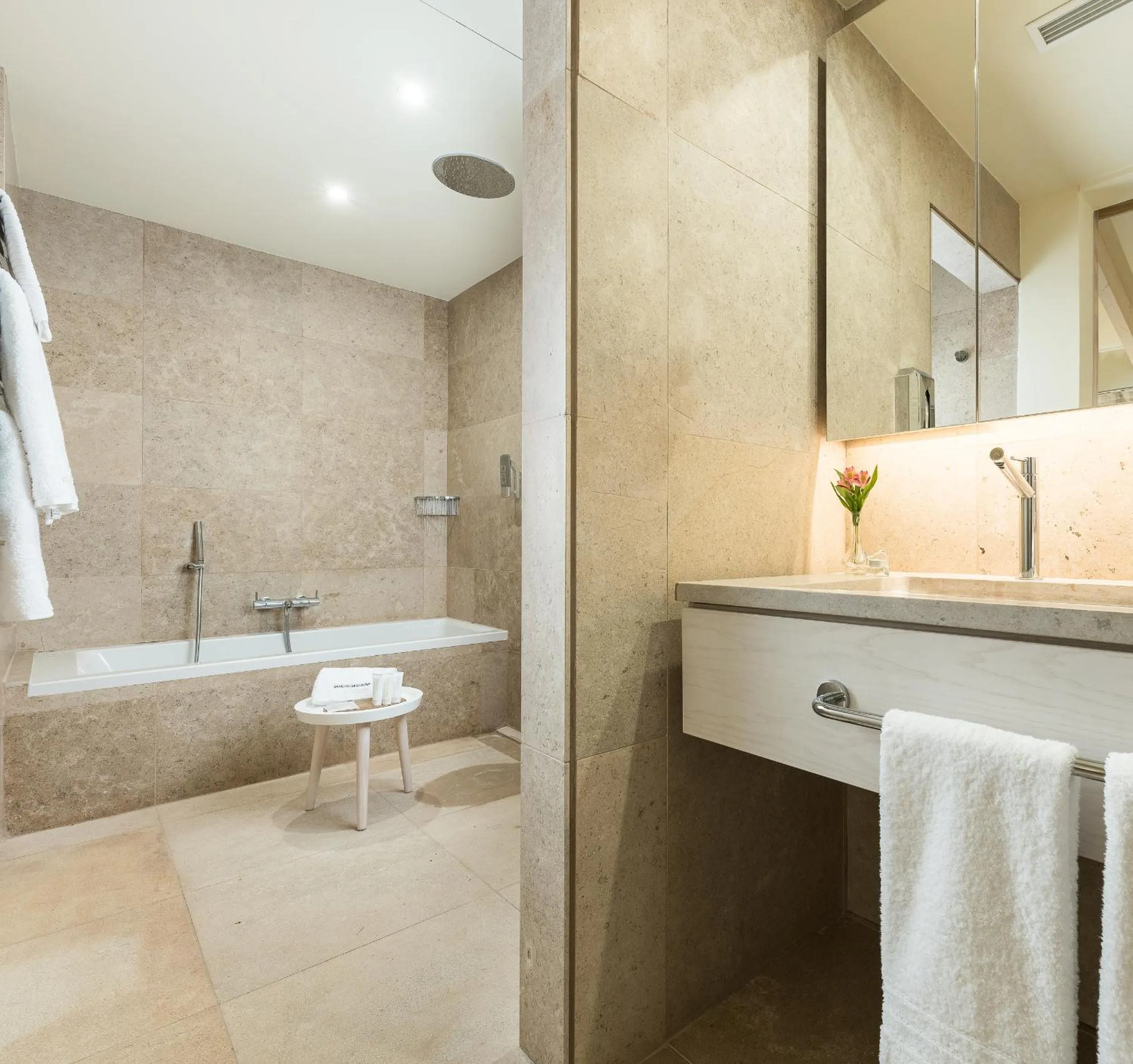 Shower in Hotel Sa Franquesa Nova