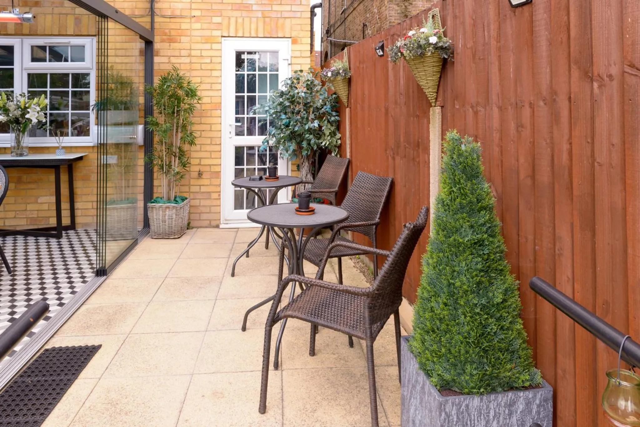 Seating area in Imperial Guest House Ltd.