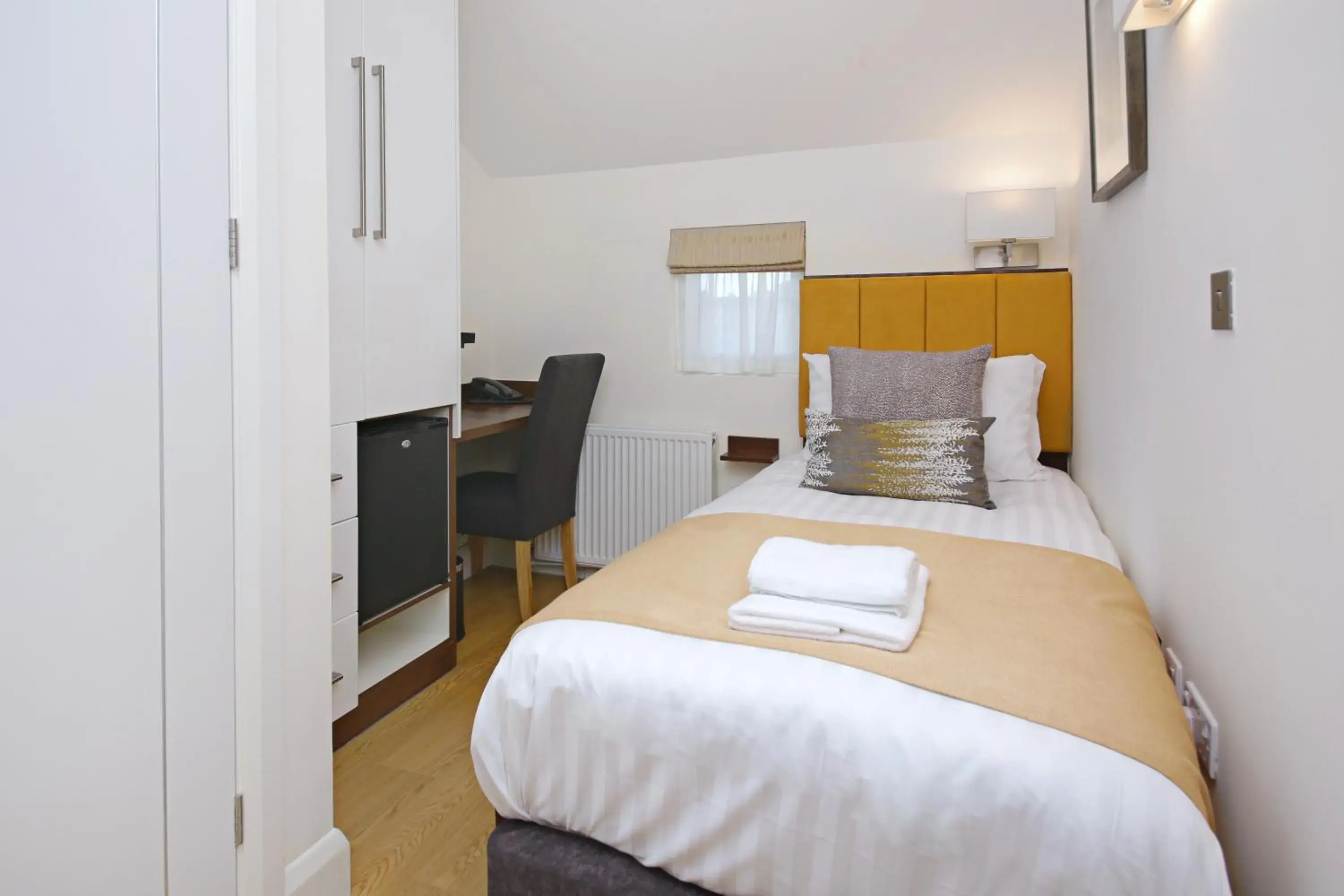 Single Room with Shared Shower and Toilet in Imperial Guest House Ltd. Single Room with Shared Shower and Toilet in Imperial Guest House Ltd.