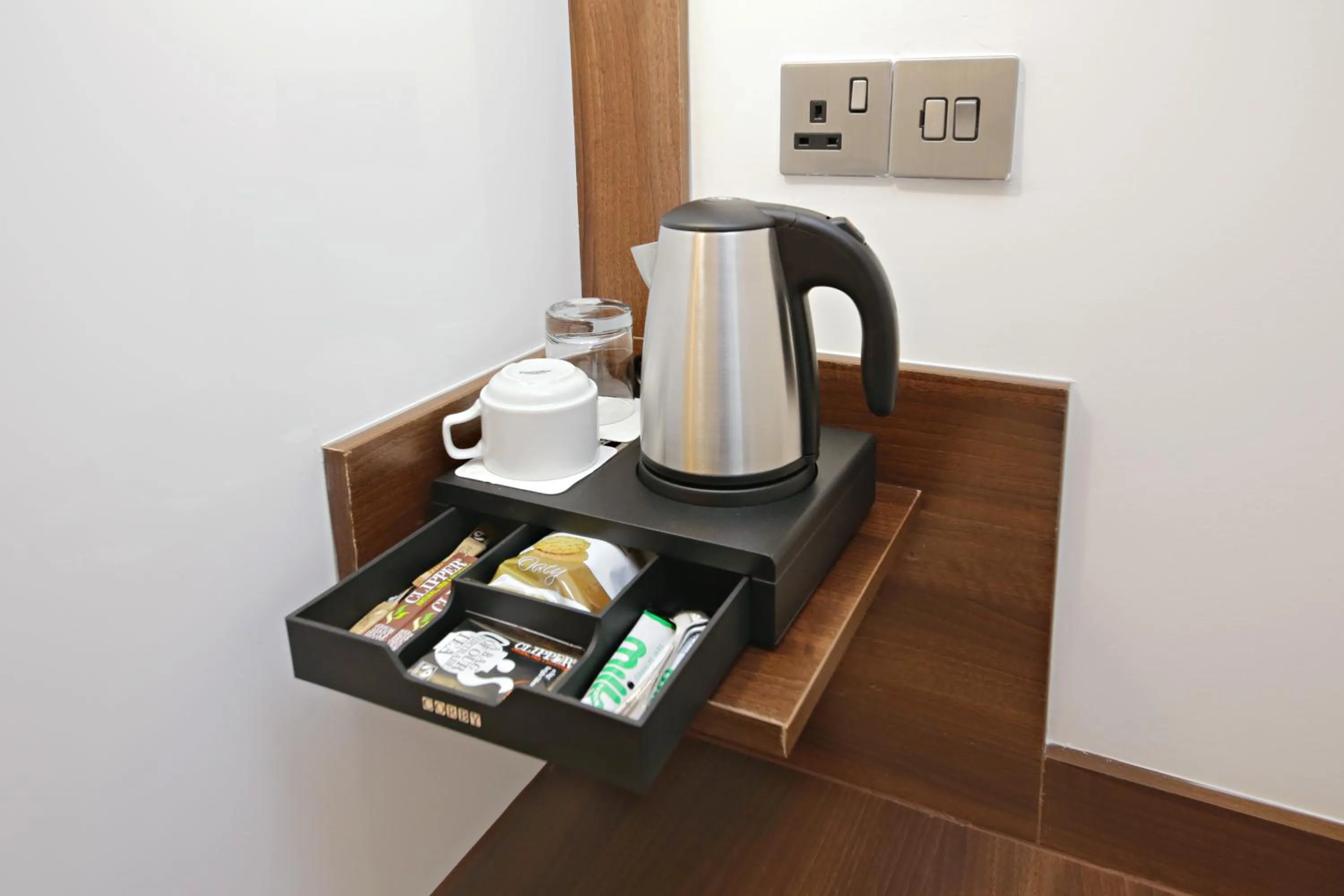 Coffee/tea facilities in Imperial Guest House Ltd.