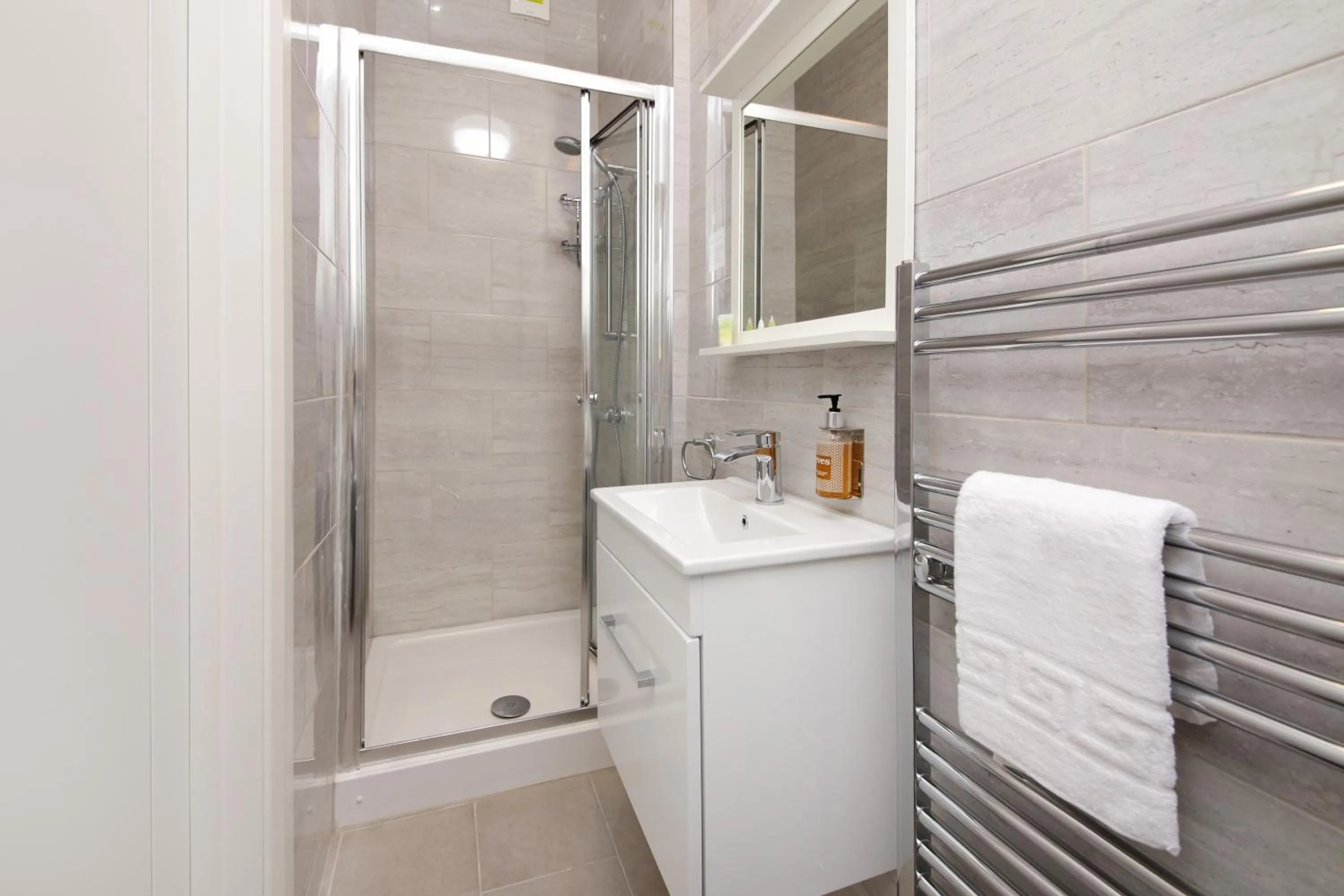 Bathroom in Imperial Guest House Ltd.