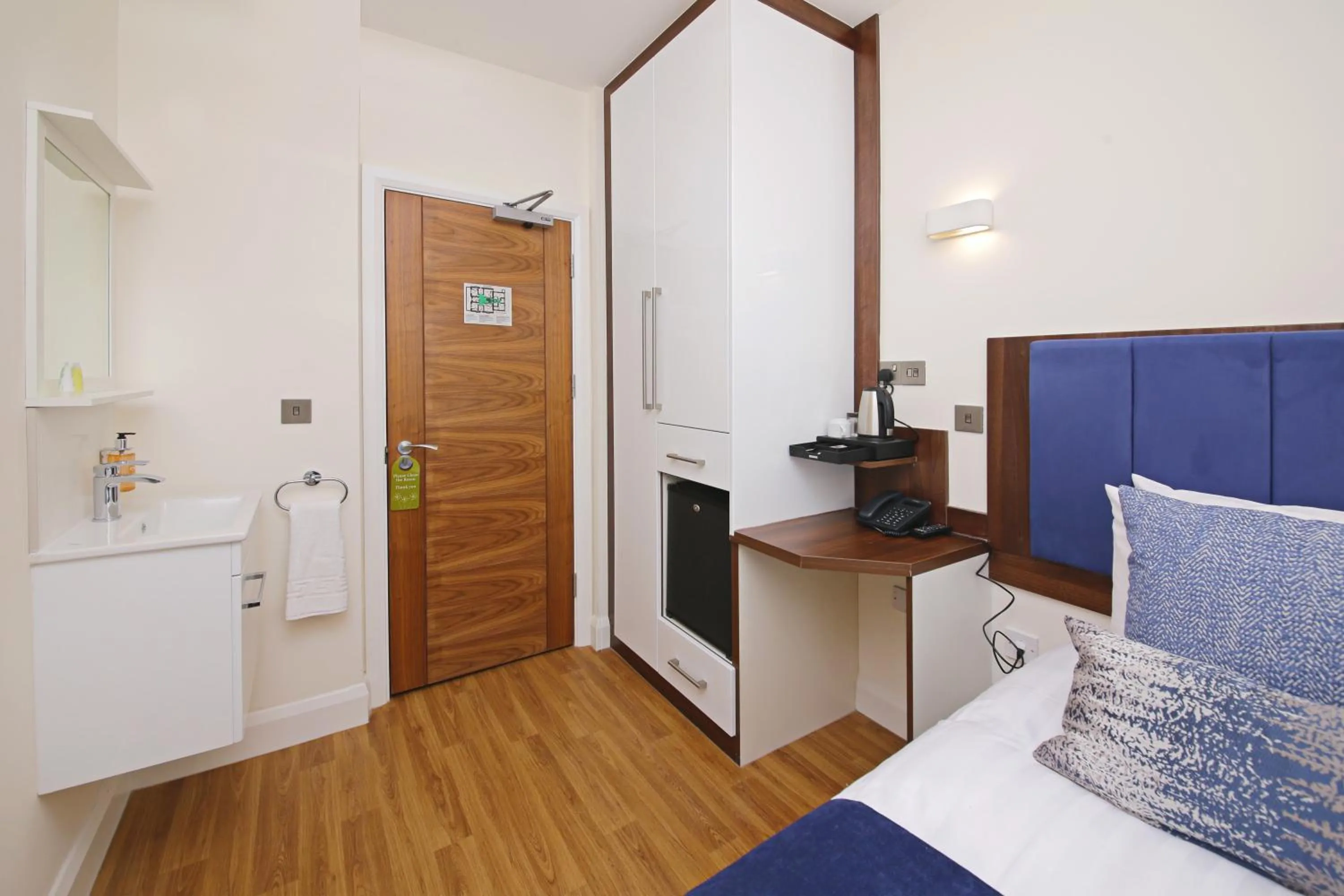 Bedroom, Bed in Imperial Guest House Ltd.