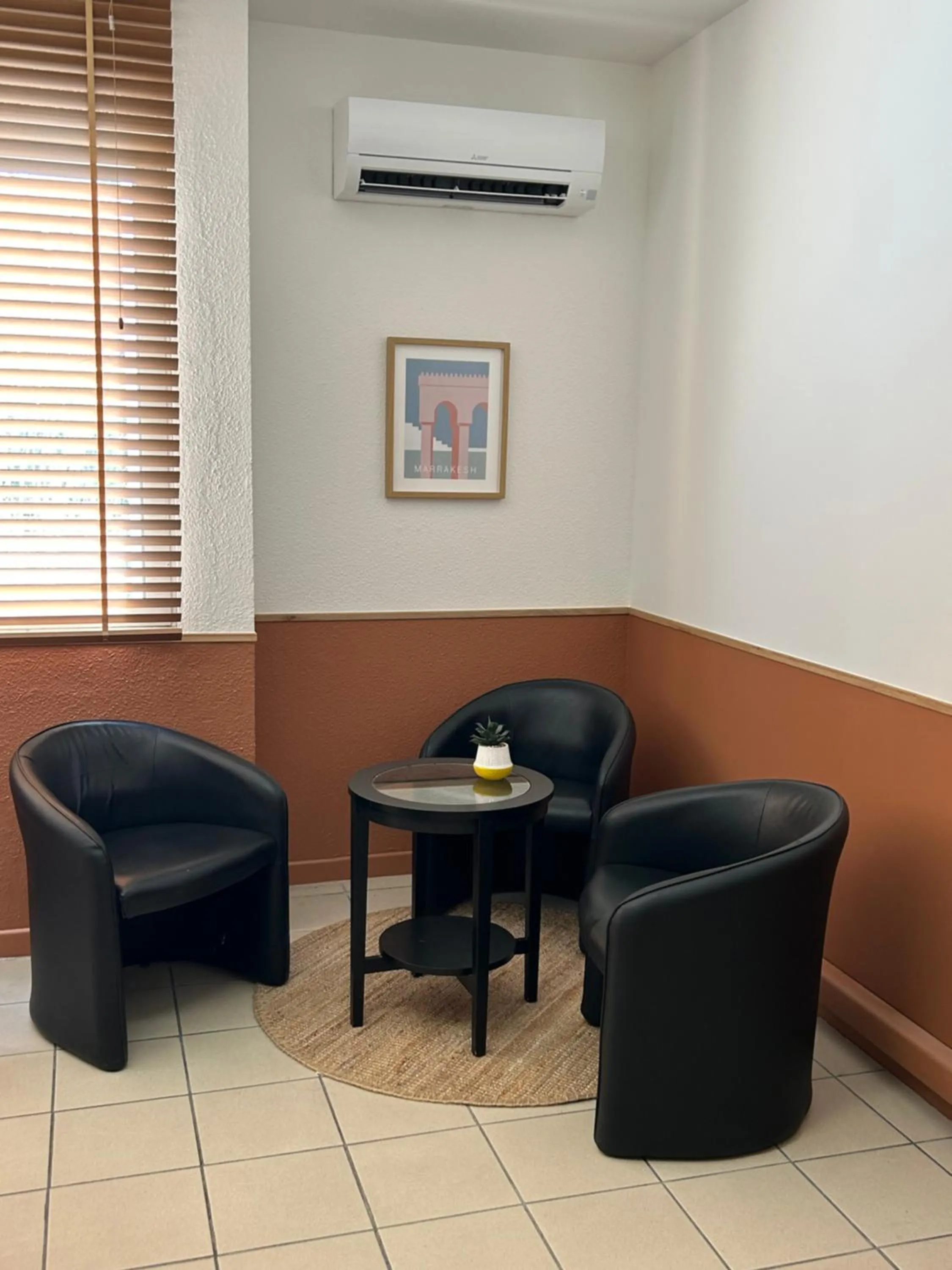 Seating area in Kyriad Martigues Sud