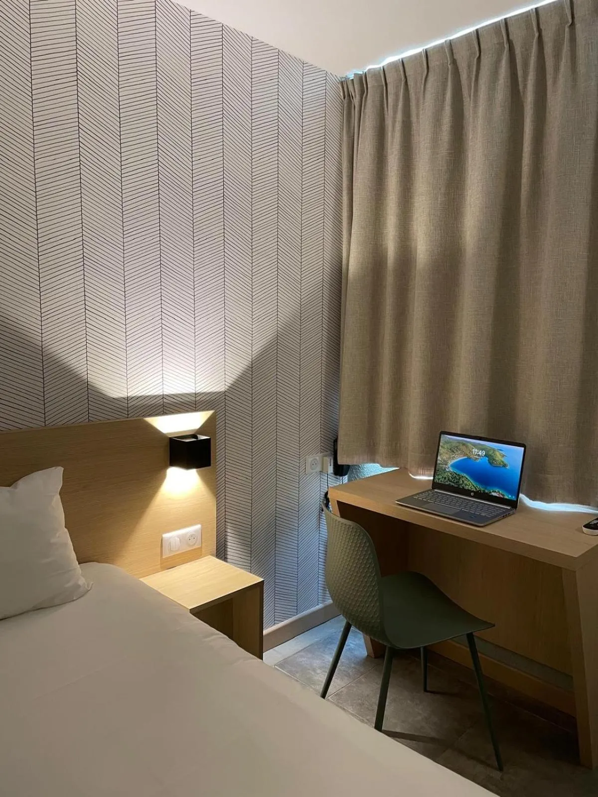 Photo of the whole room, Bed in Kyriad Martigues Sud