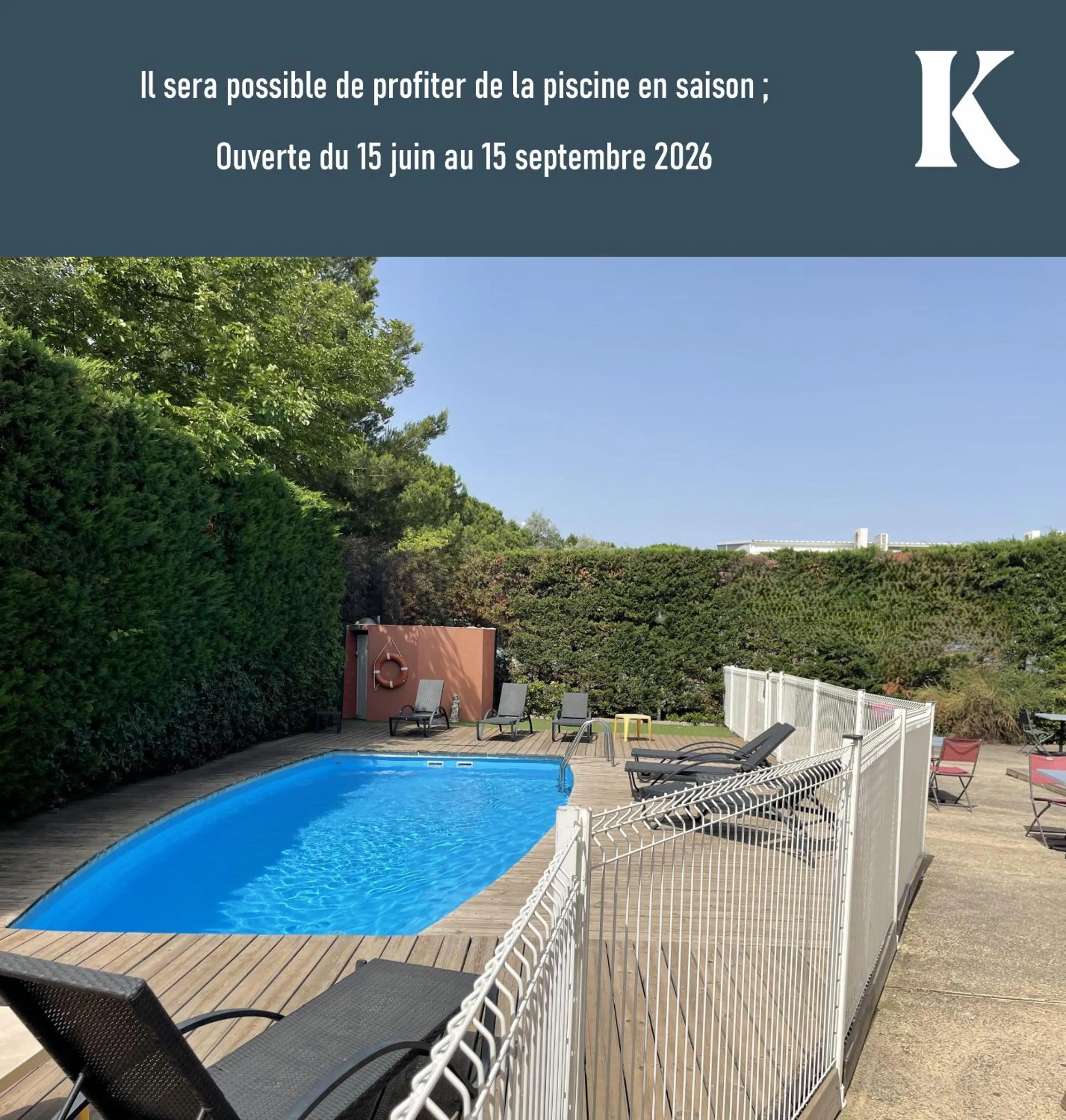 Swimming pool in Kyriad Martigues Sud