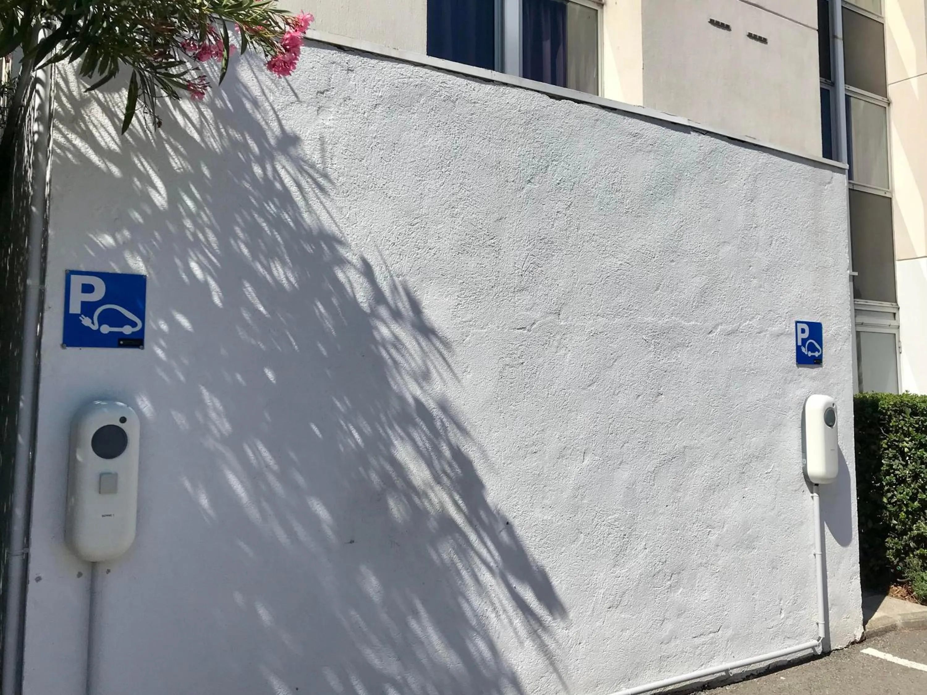 Property building in Kyriad Martigues Sud