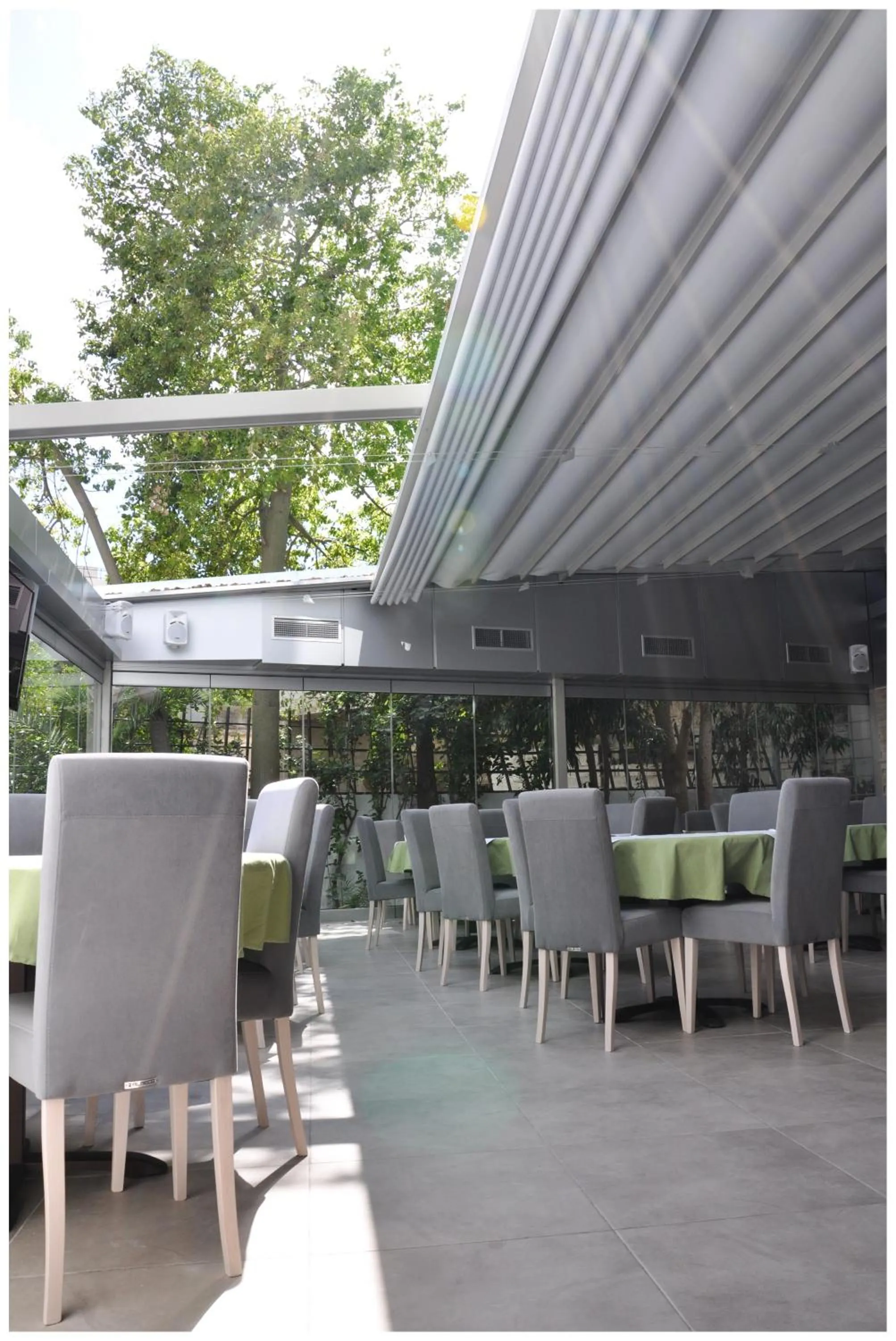 Restaurant/places to eat in Astron Hotel