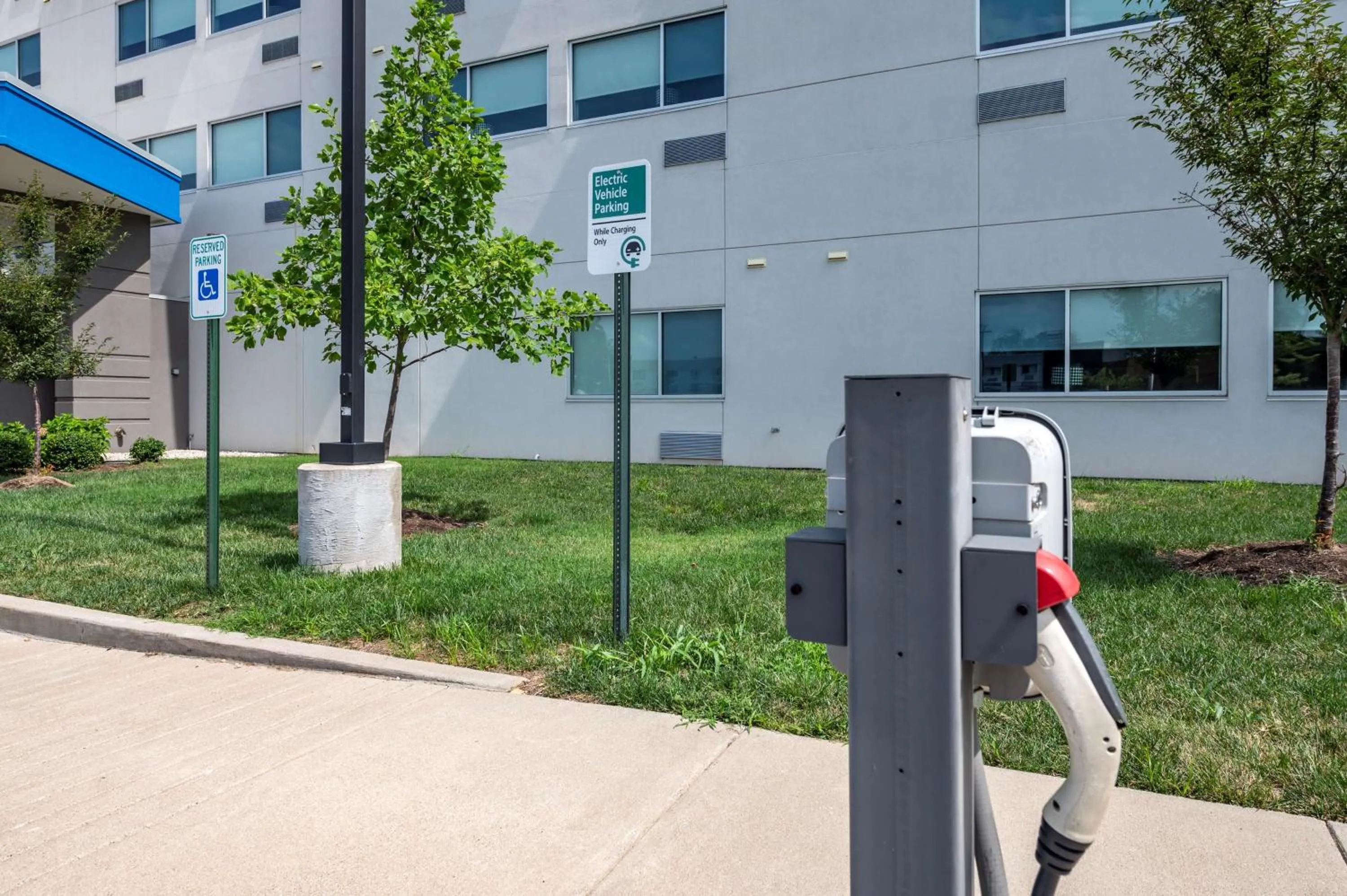 Property building in GLō Best Western Lexington