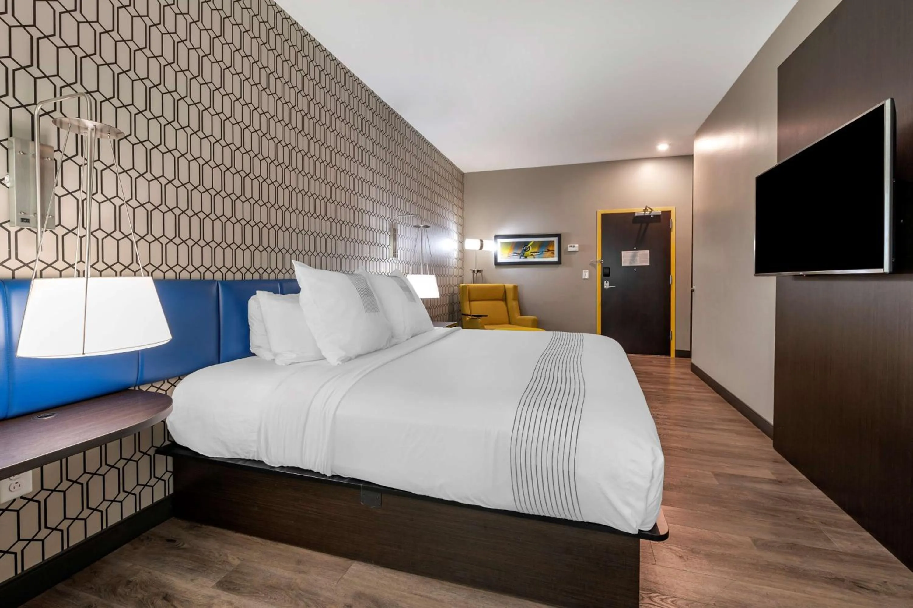 Bedroom, Bed in GLō Best Western Lexington