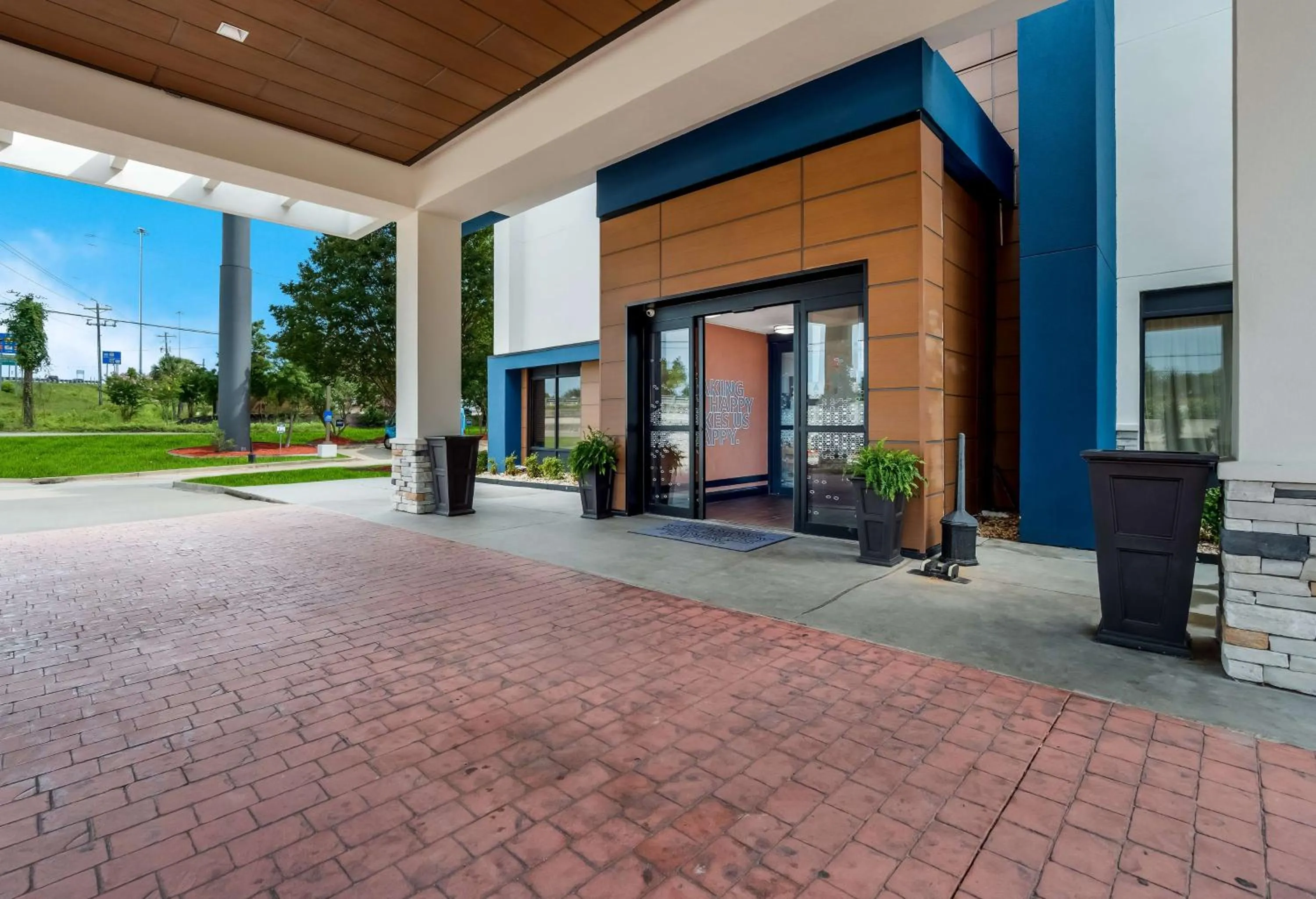 Property building in Hampton Inn Columbia-I-26 Airport