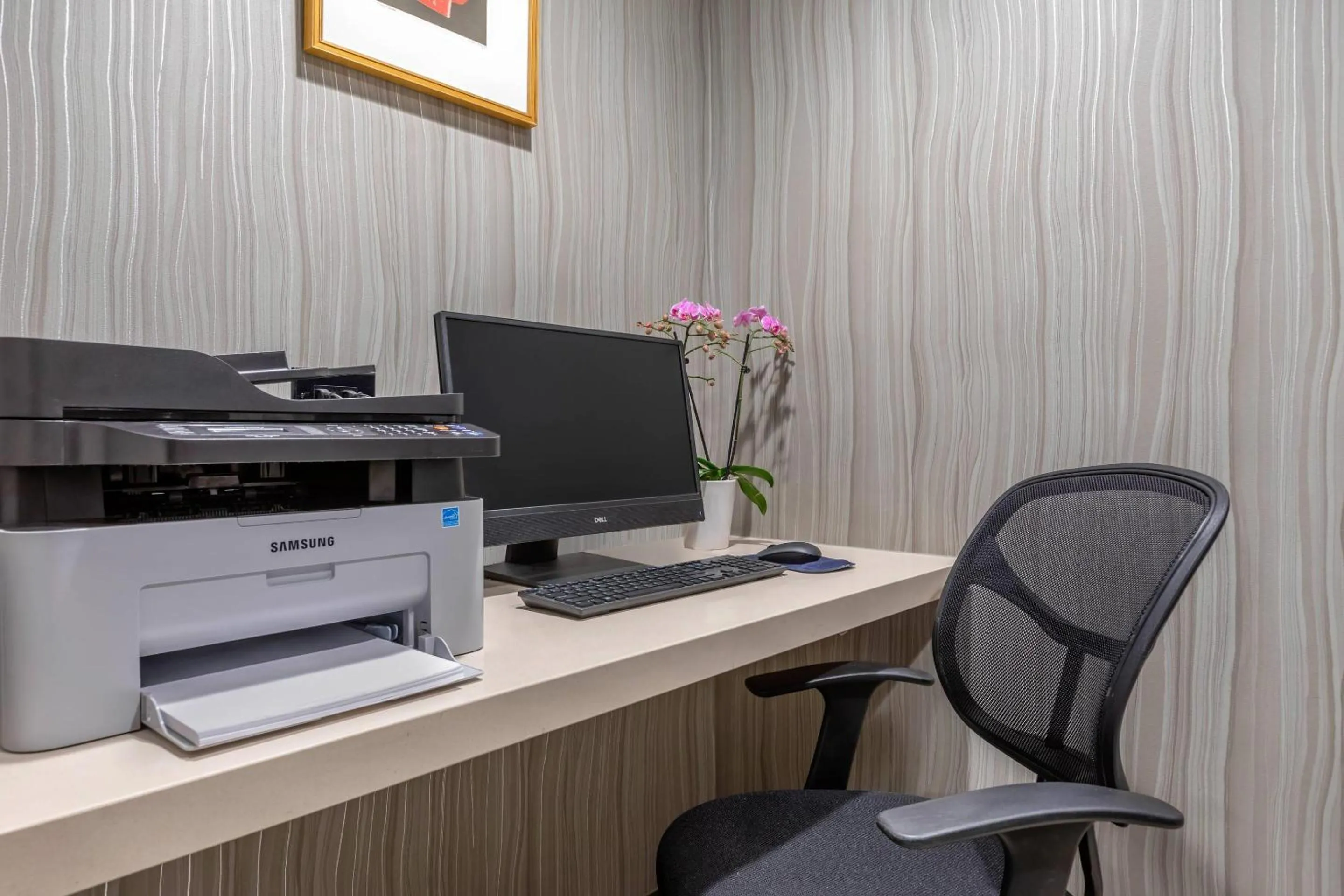 Business facilities in Bluestem Hotel Torrance Los Angeles, an Ascend Collection Hotel