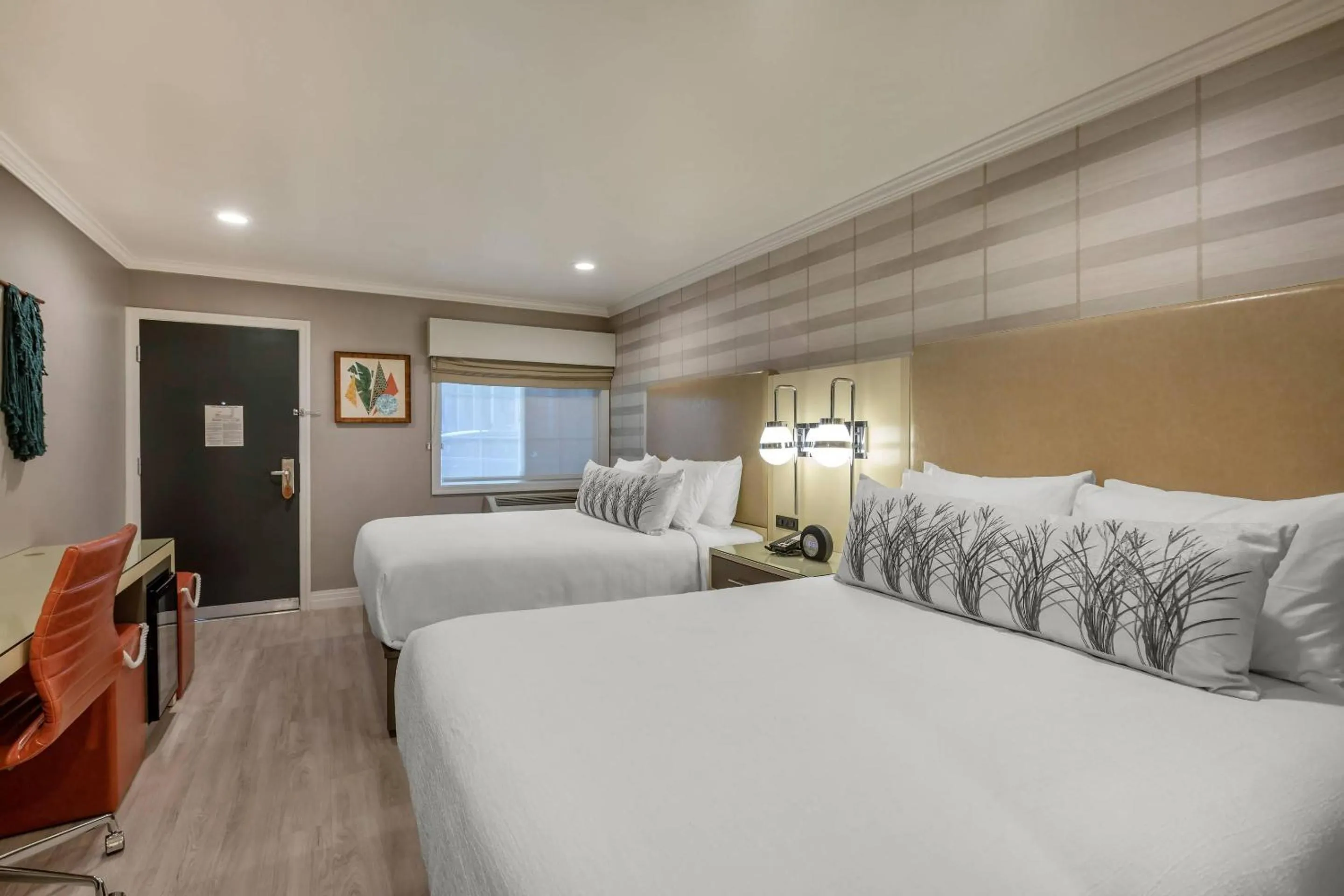 Bedroom, Bed in Bluestem Hotel Torrance Los Angeles, an Ascend Collection Hotel