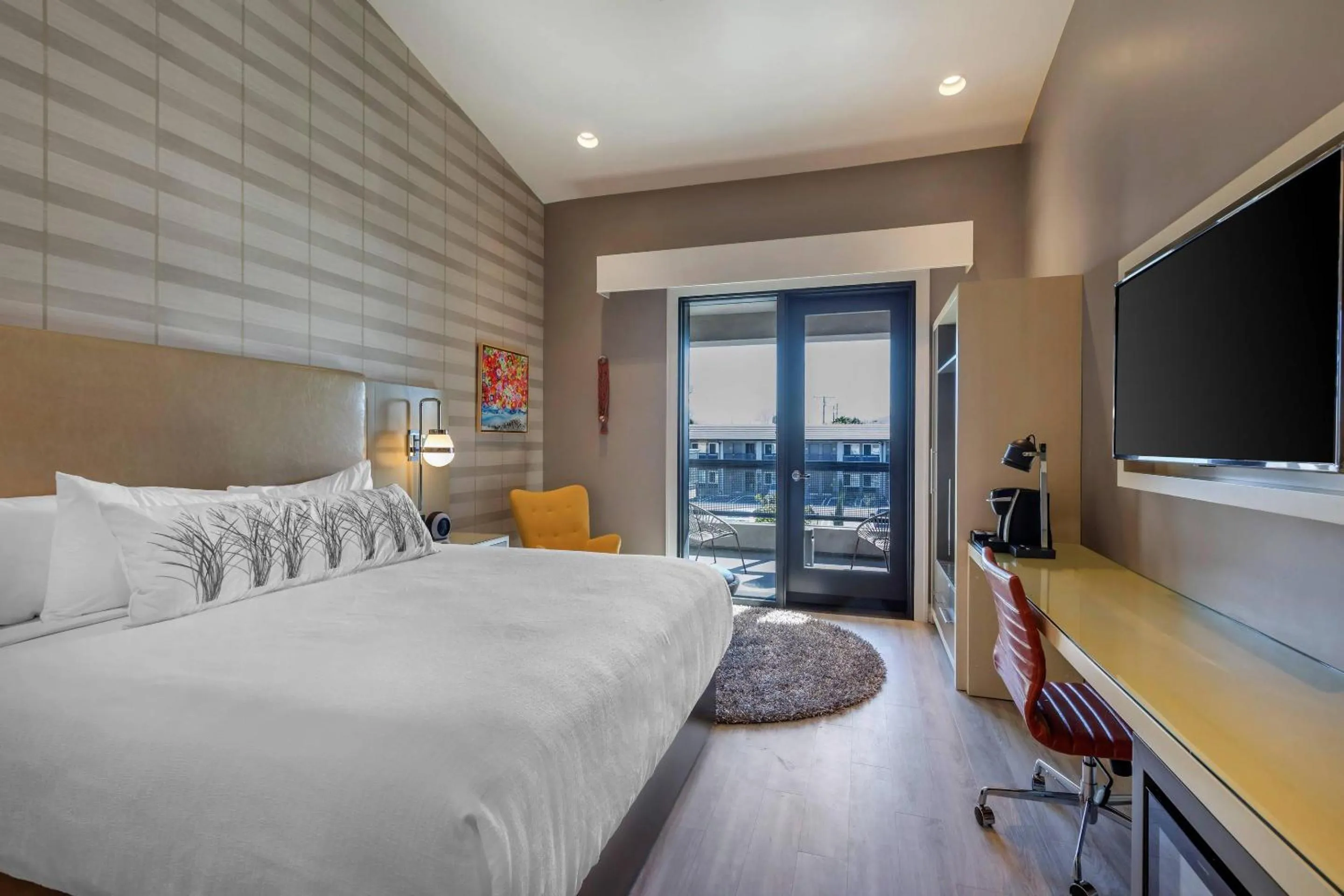 Bedroom, Bed in Bluestem Hotel Torrance Los Angeles, an Ascend Collection Hotel
