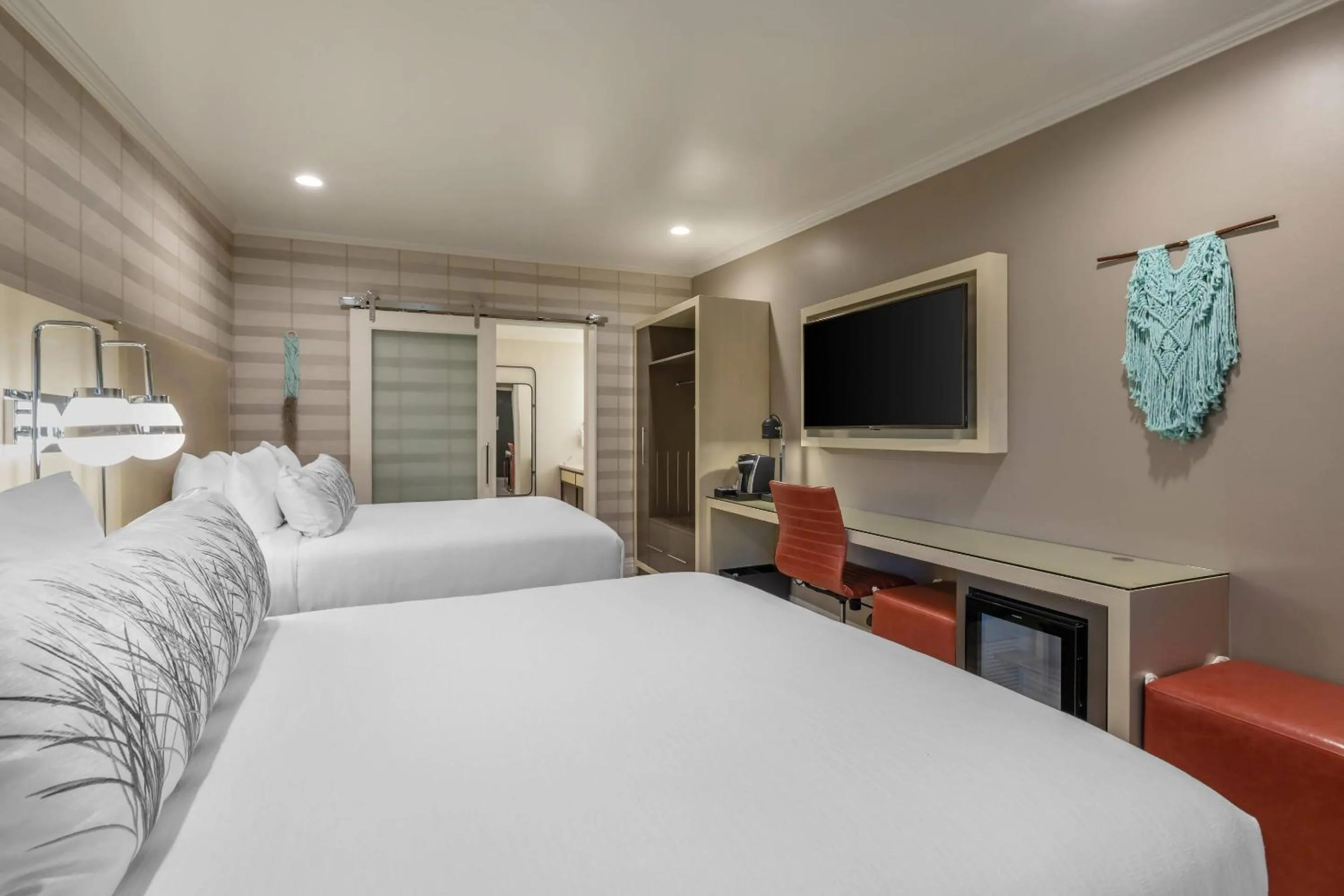 Bedroom, Bed in Bluestem Hotel Torrance Los Angeles, an Ascend Collection Hotel
