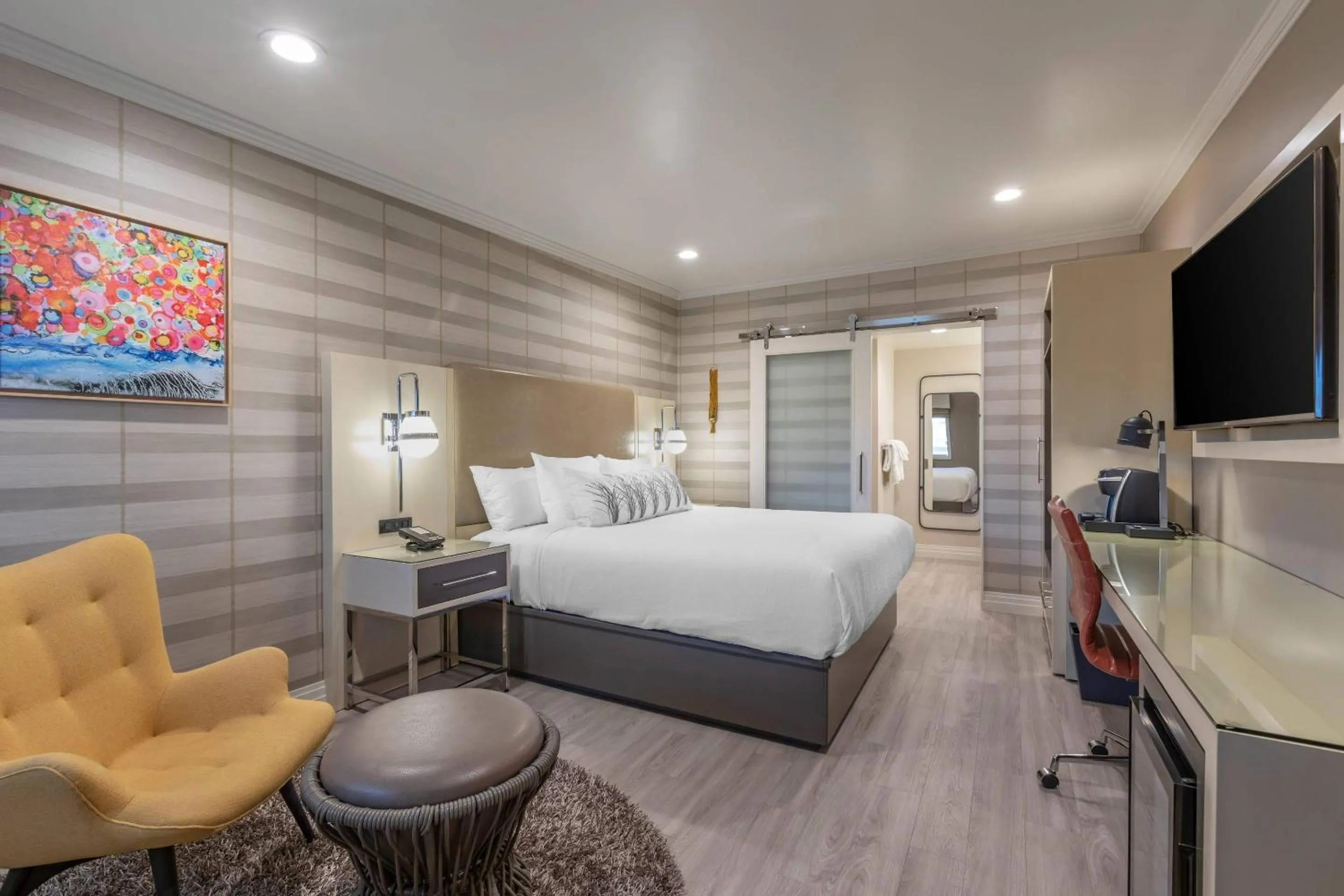 Bedroom, Bed in Bluestem Hotel Torrance Los Angeles, an Ascend Collection Hotel