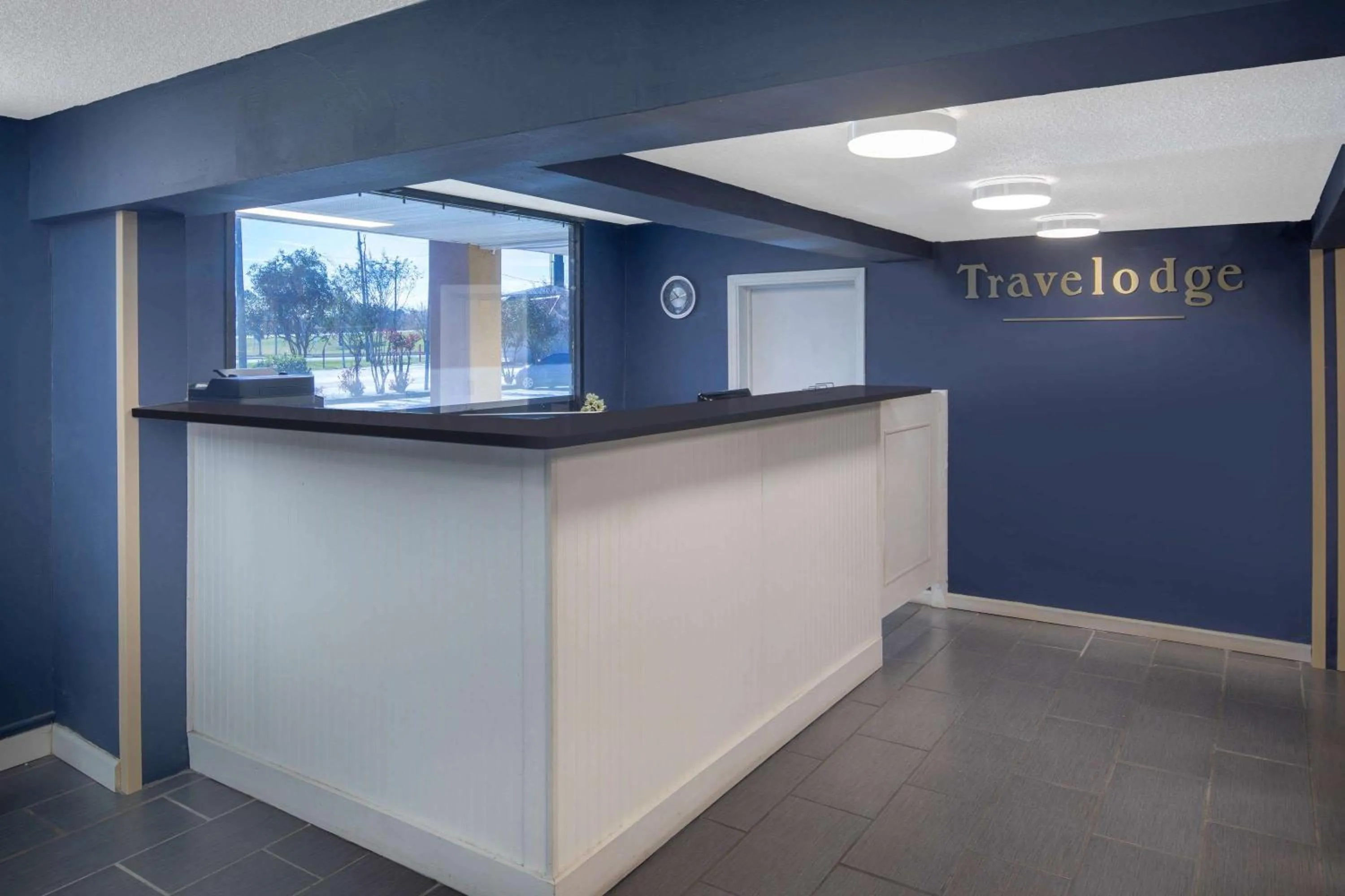 Lobby or reception in Travelodge by Wyndham Savannah Area/Richmond Hill