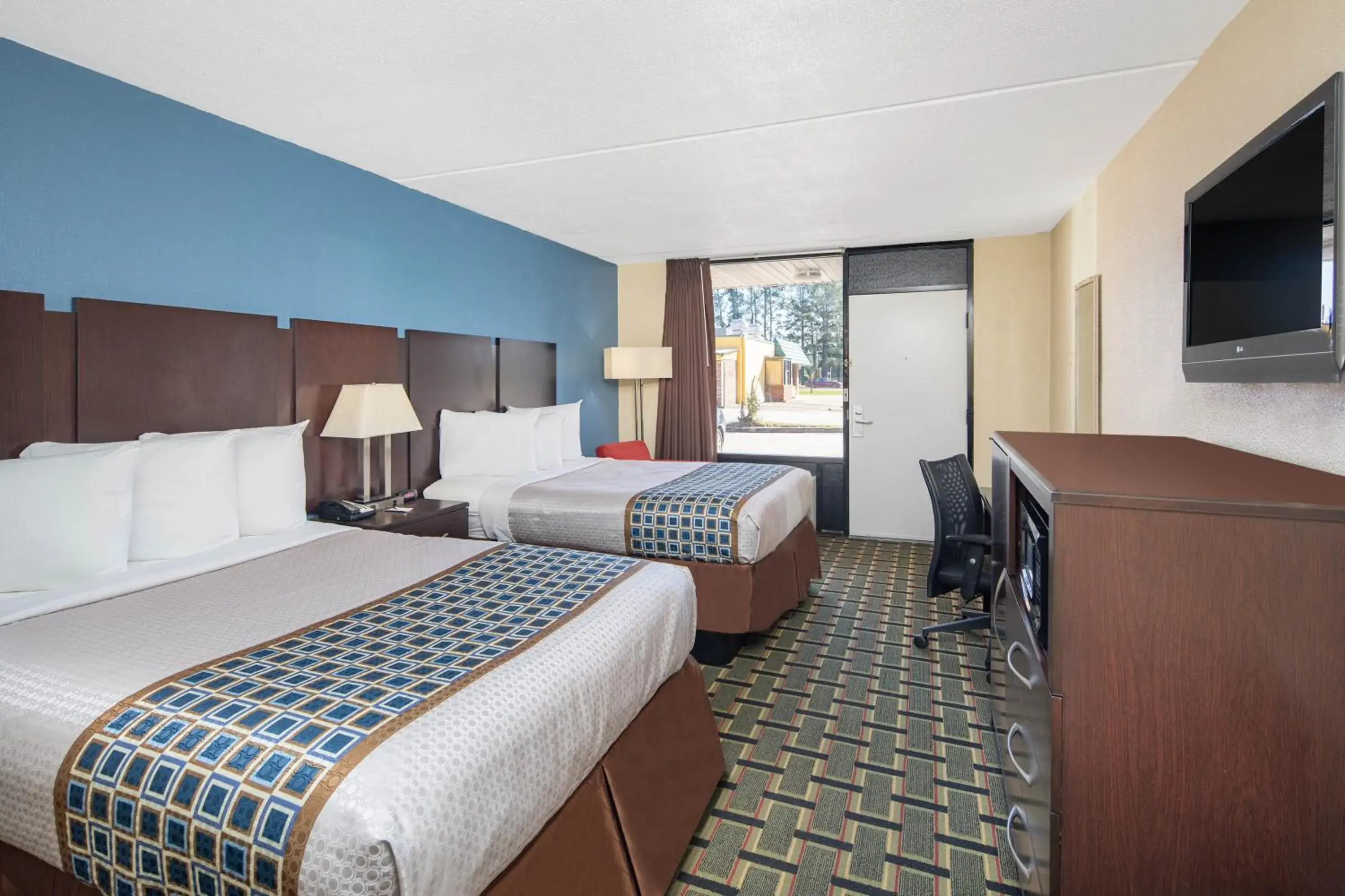 Double Room with Two Double Beds - Smoking in Travelodge by Wyndham Savannah Area/Richmond Hill Double Room with Two Double Beds - Smoking in Travelodge by Wyndham Savannah Area/Richmond Hill