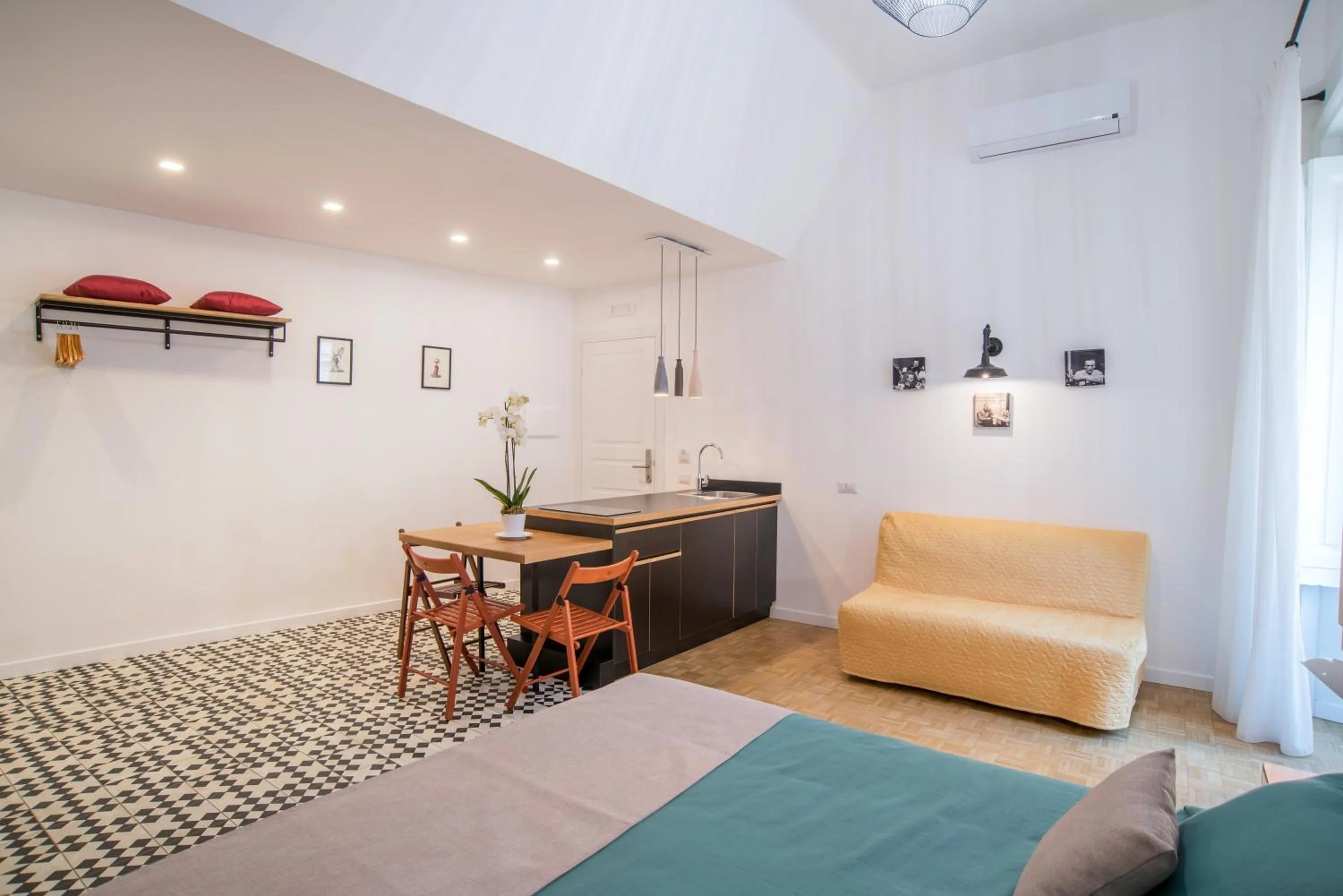 Photo of the whole room, Bed in Napoliamo Guest House