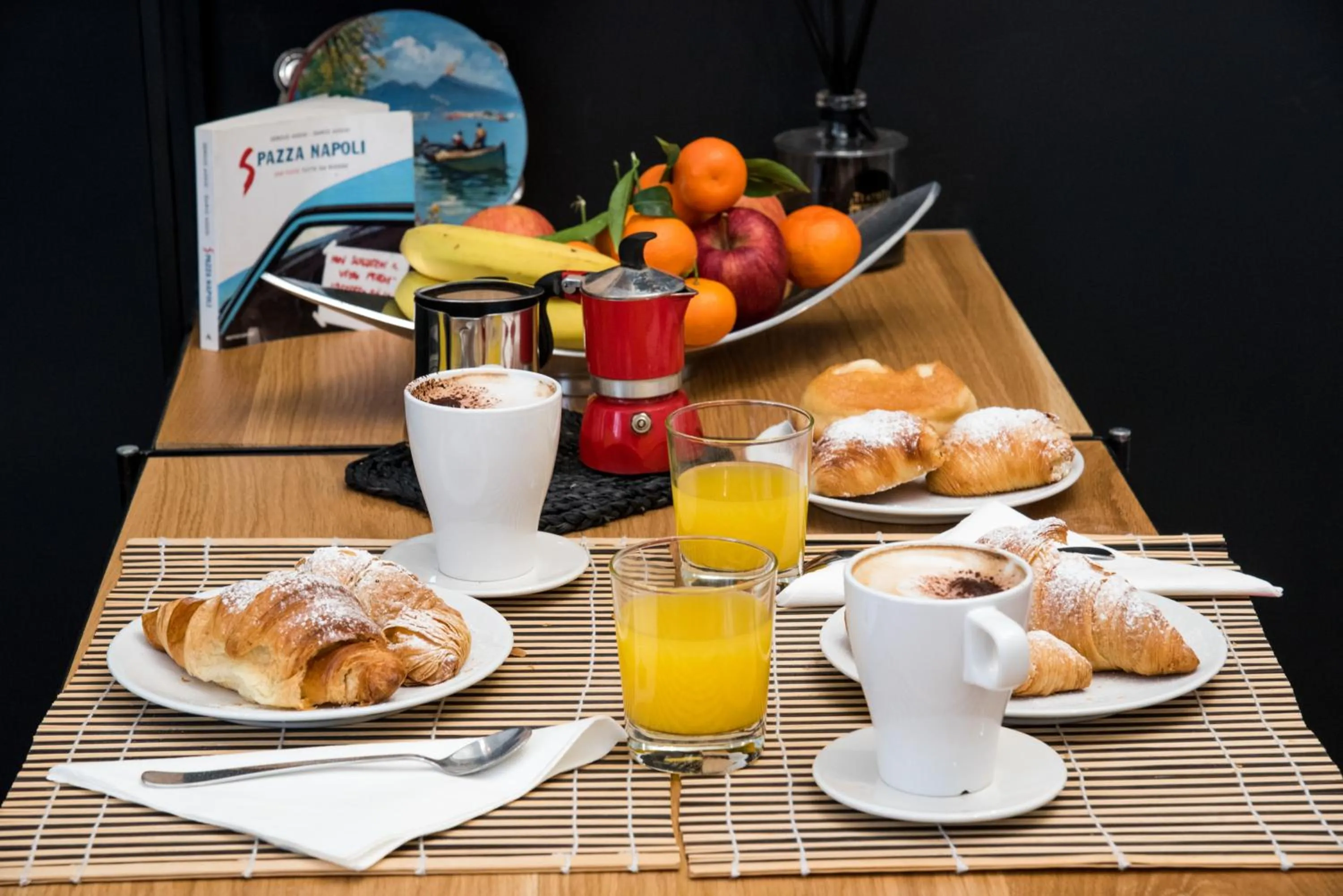 Italian breakfast in Napoliamo Guest House