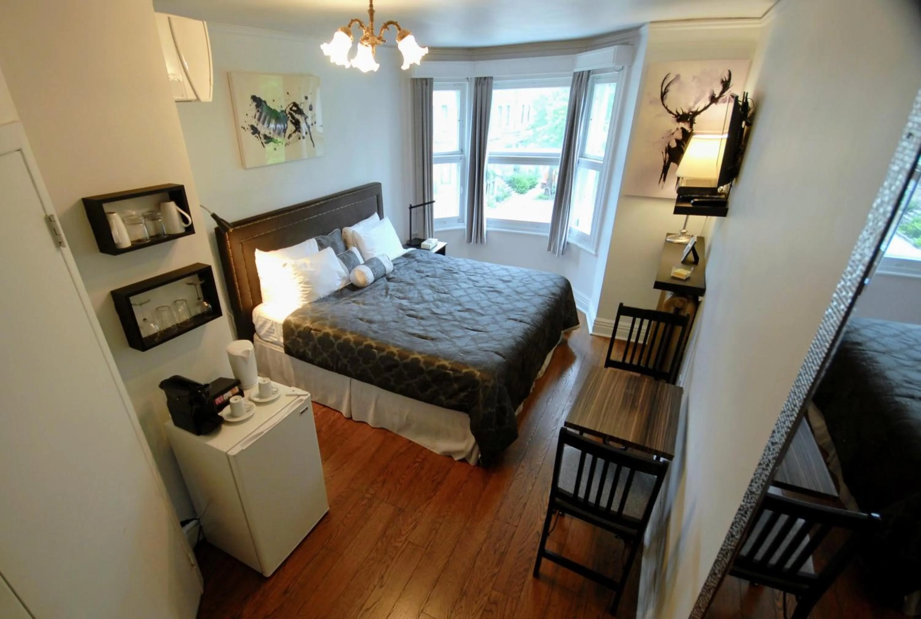 Photo of the whole room, Bed in Manoir Sainte Genevieve