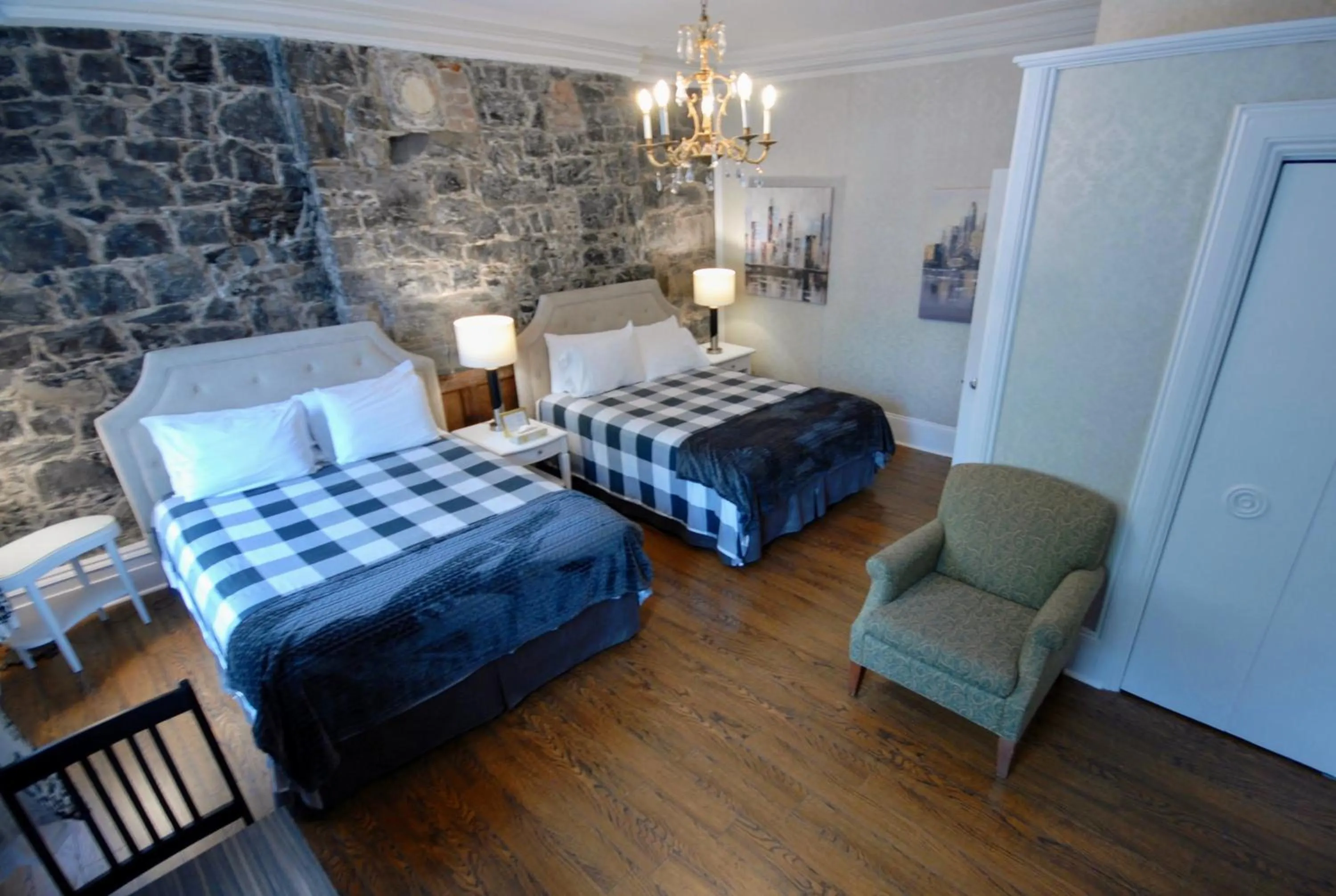 Photo of the whole room, Bed in Manoir Sainte Genevieve