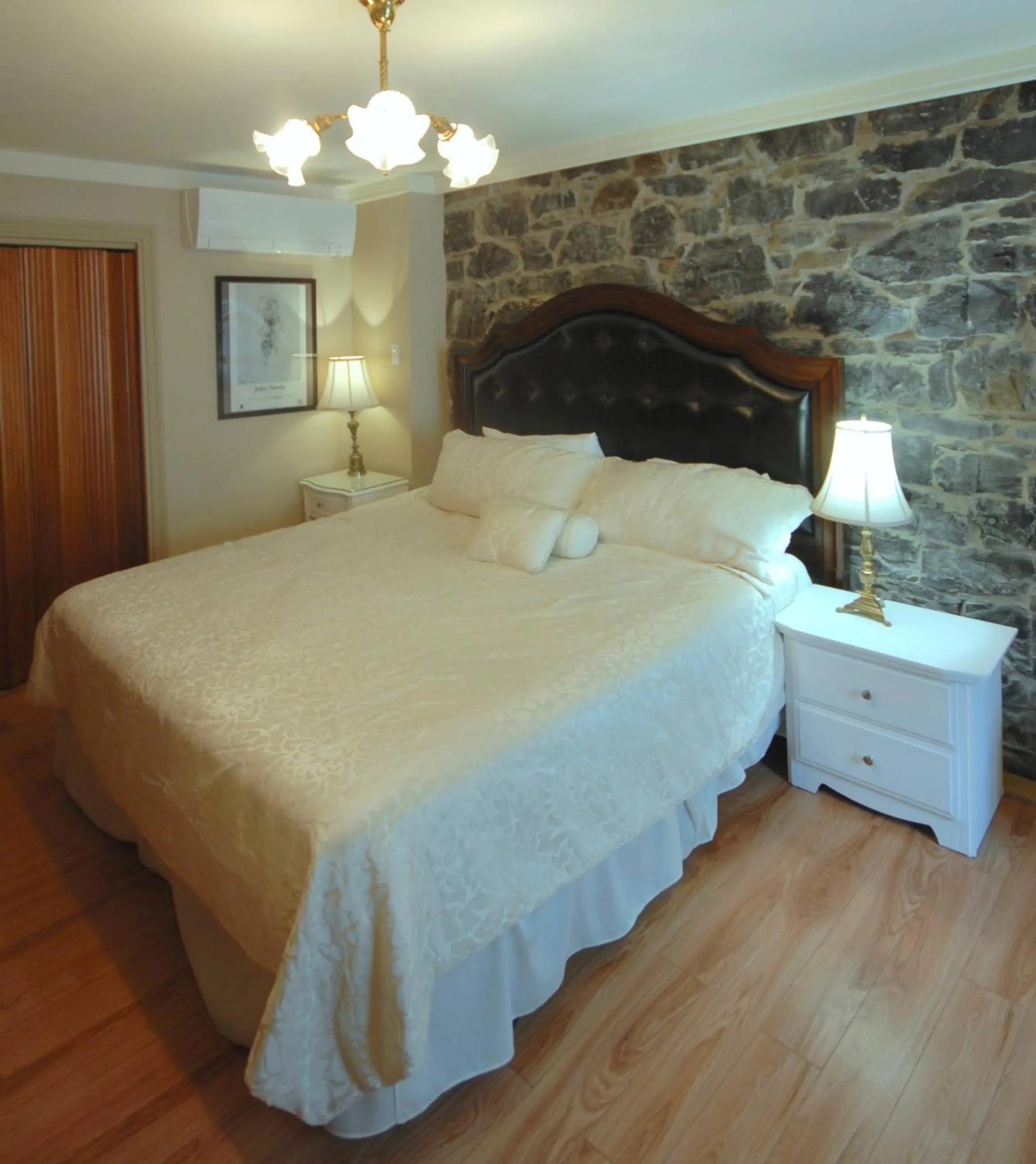 Bed in Manoir Sainte Genevieve