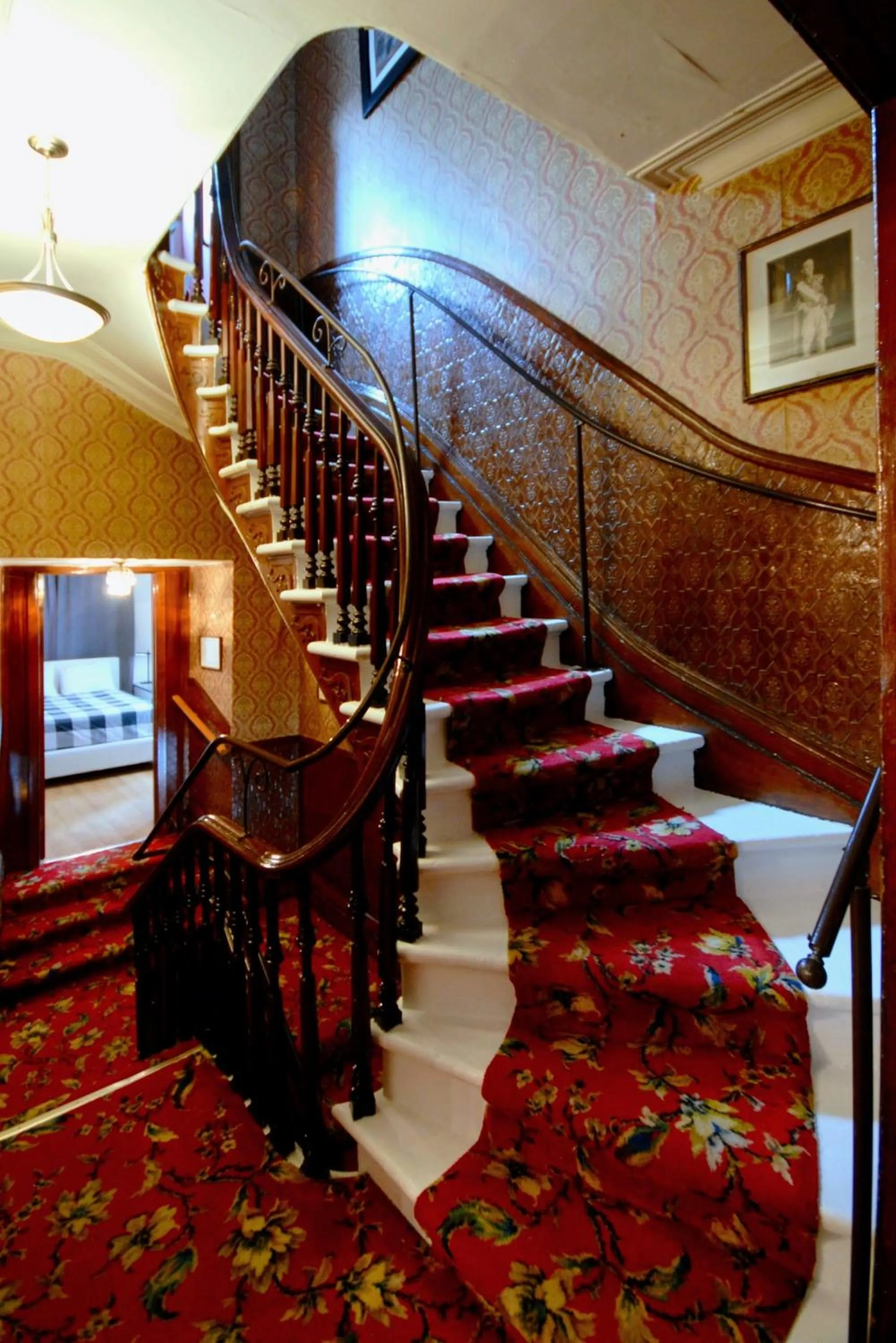 hair dresser in Manoir Sainte Genevieve