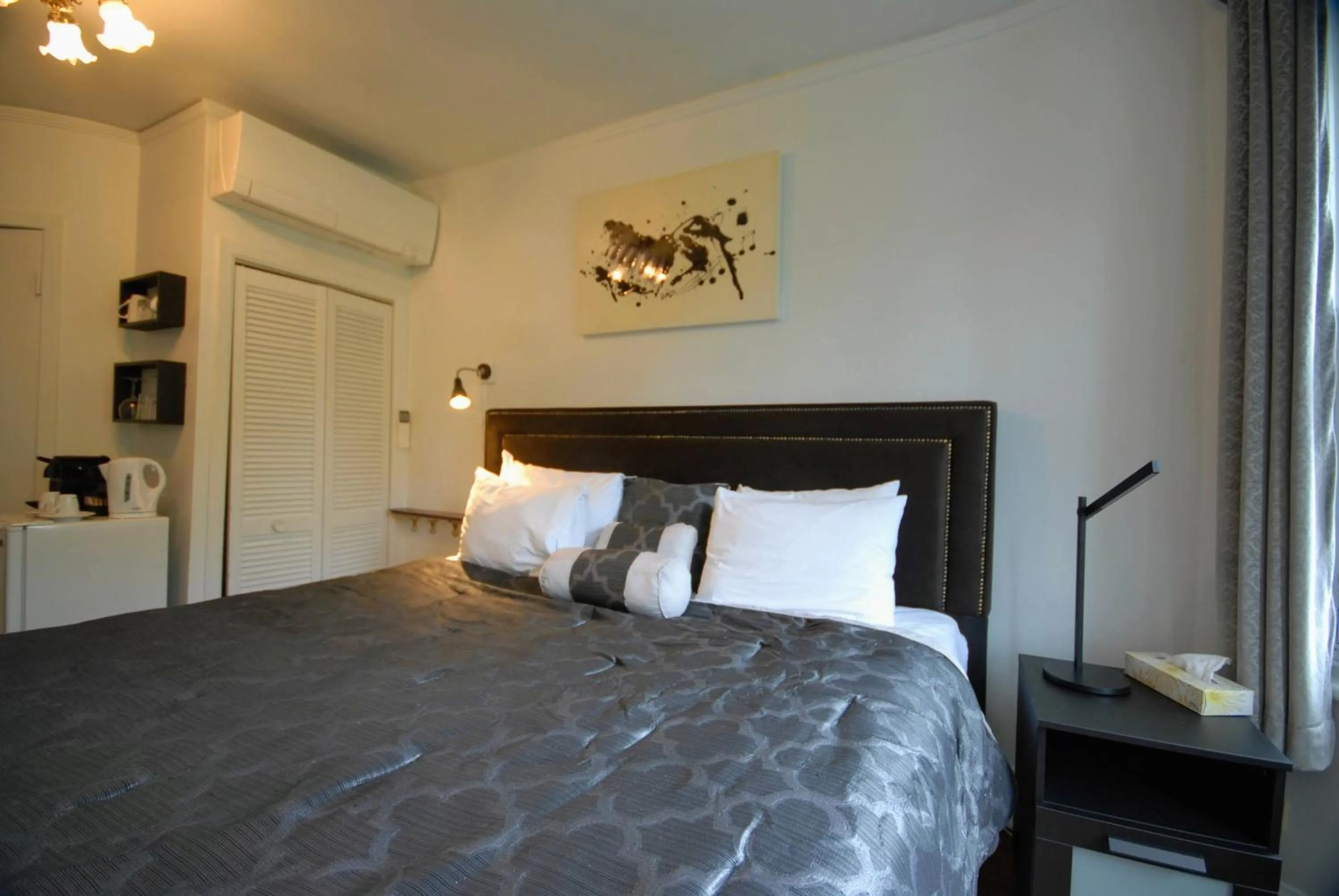 Bed in Manoir Sainte Genevieve