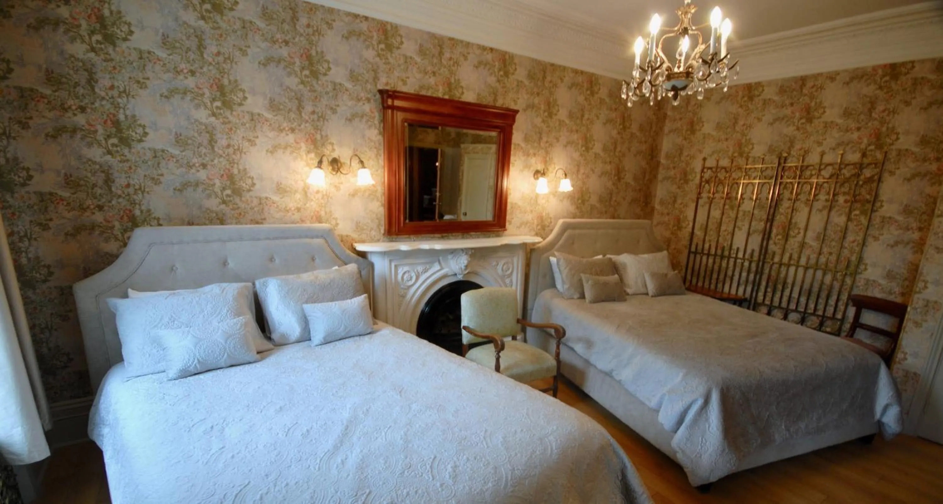 Bedroom, Bed in Manoir Sainte Genevieve