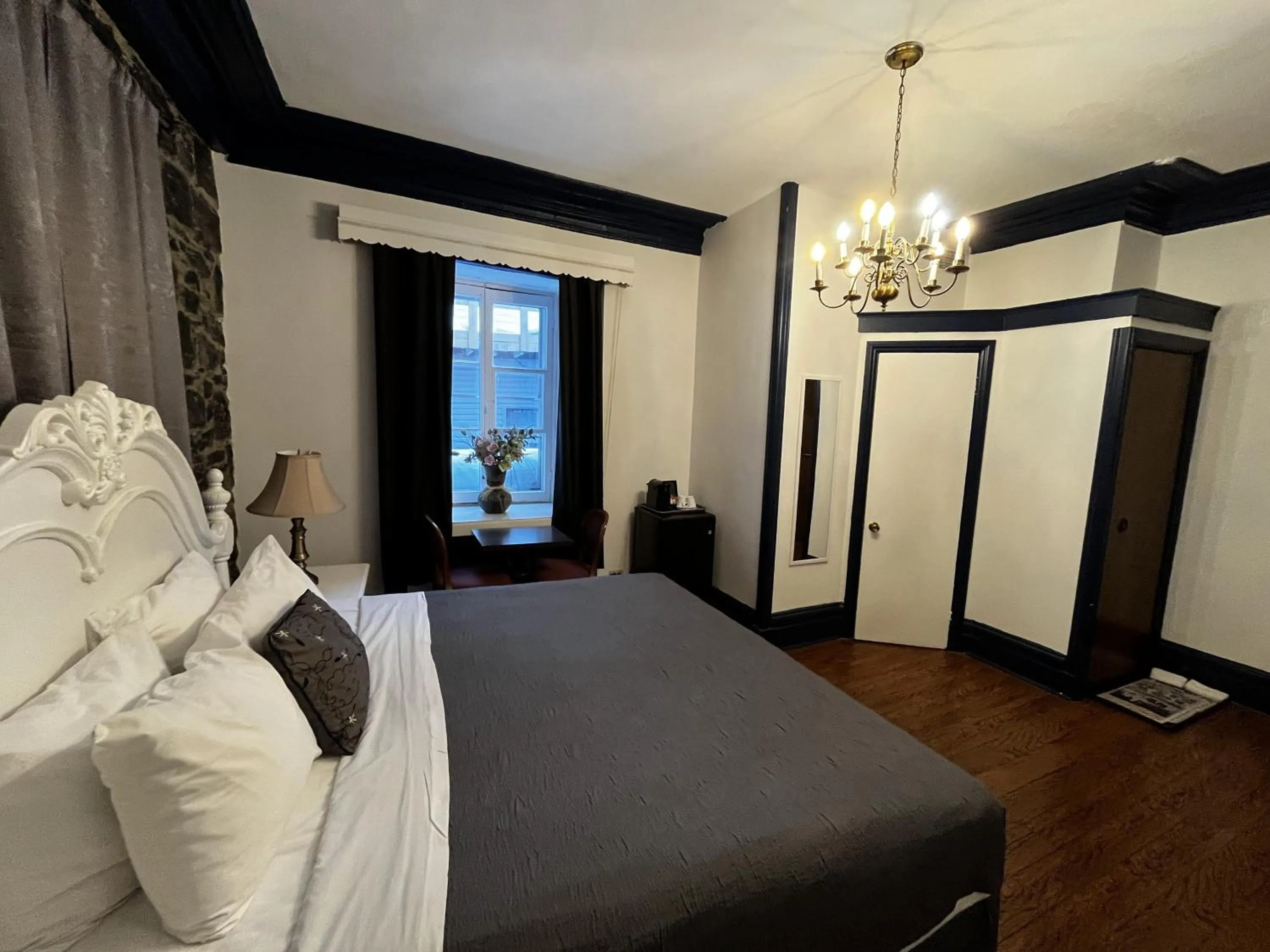 Bedroom, Bed in Manoir Sainte Genevieve