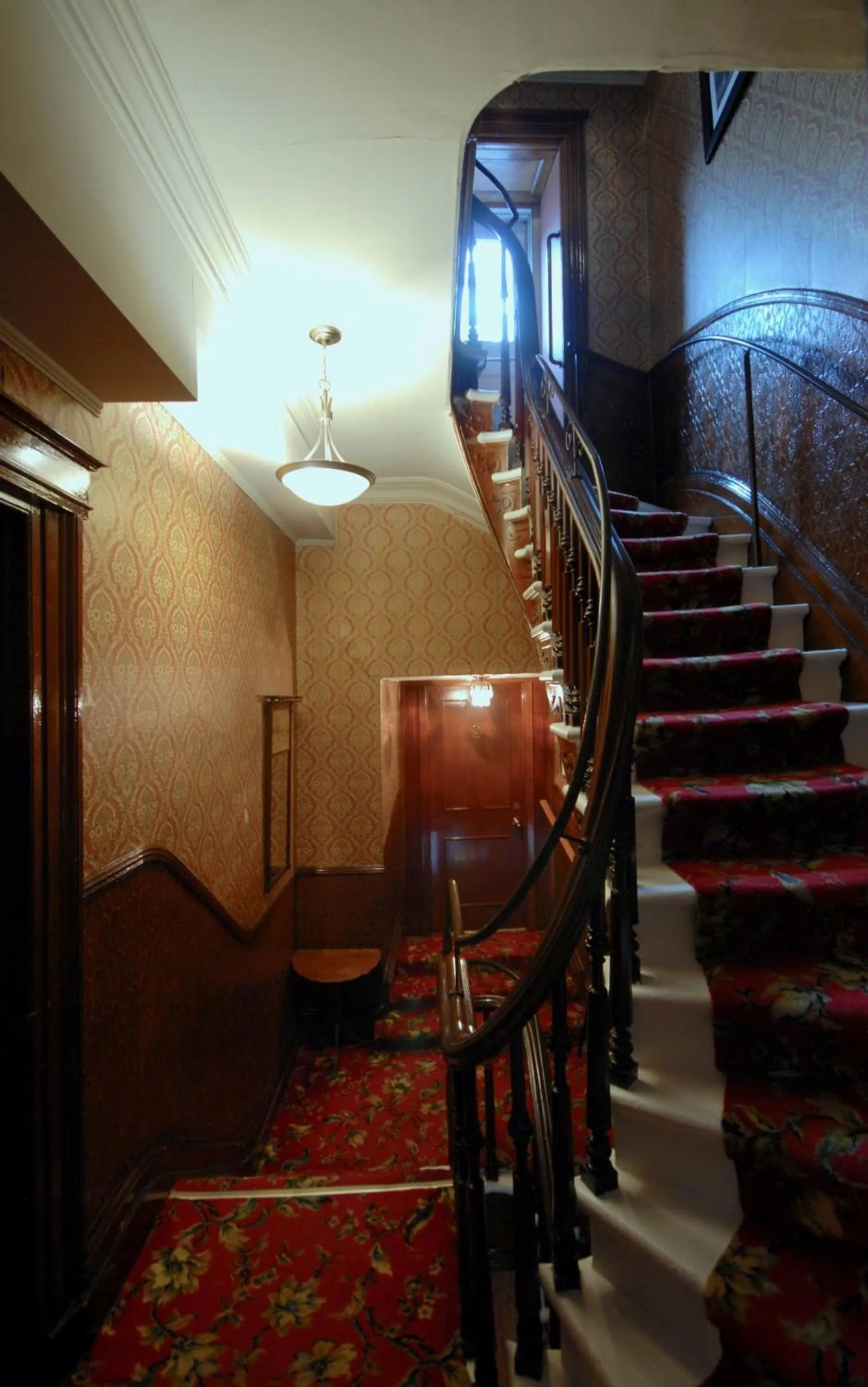 hair dresser in Manoir Sainte Genevieve