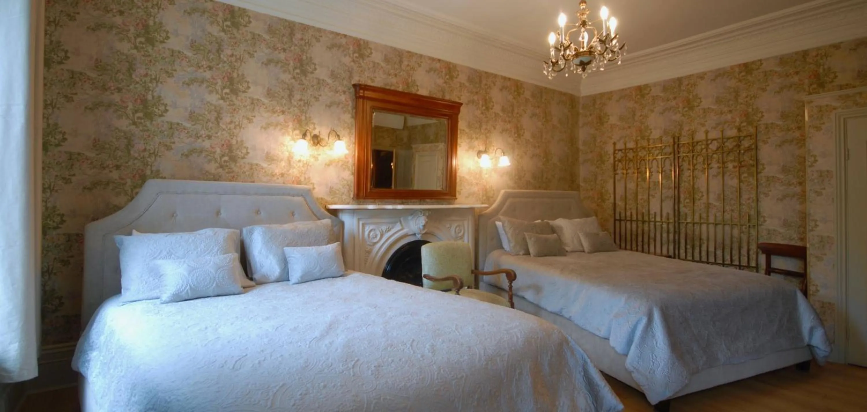 Bedroom, Bed in Manoir Sainte Genevieve