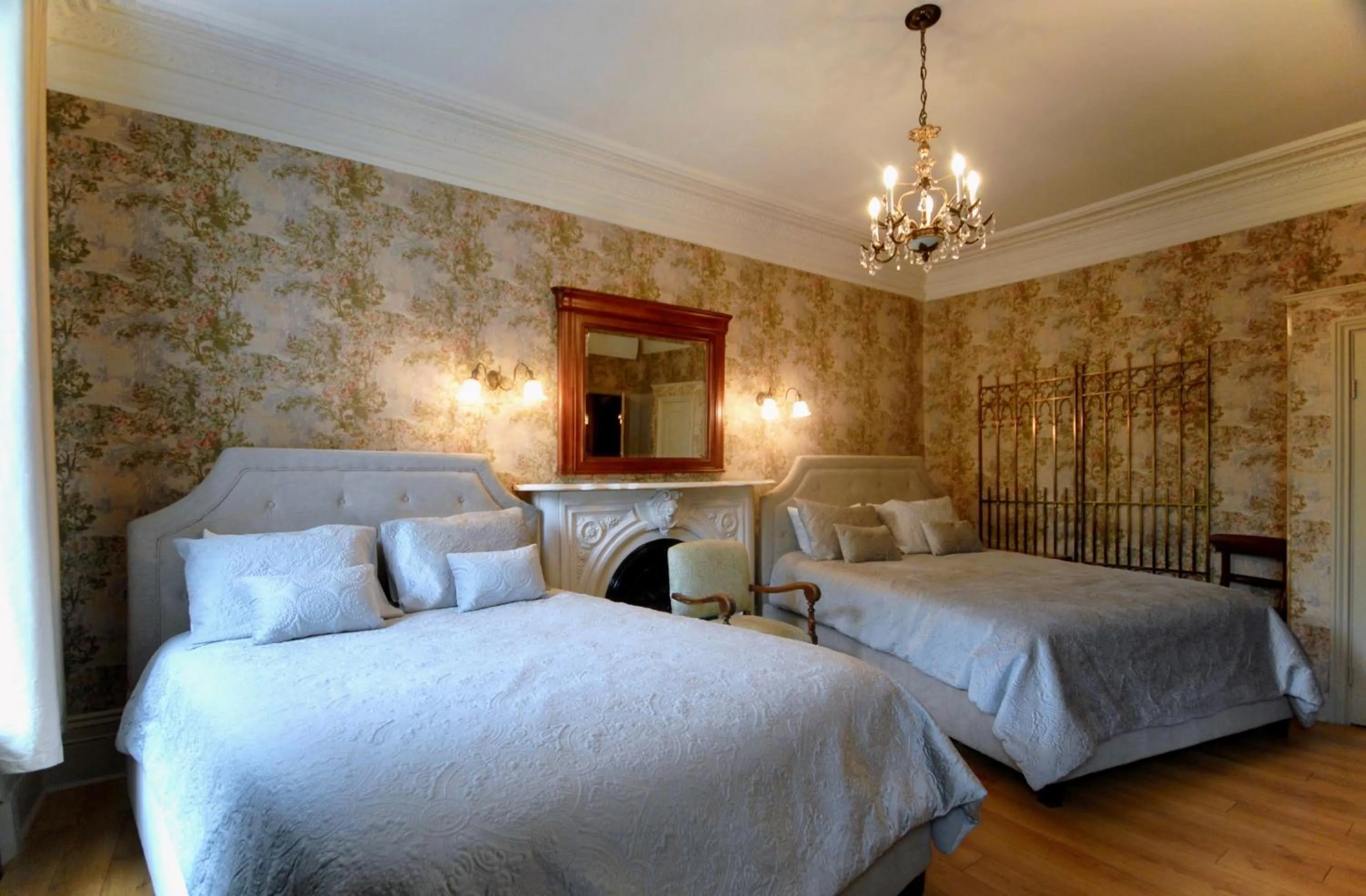 Bedroom, Bed in Manoir Sainte Genevieve