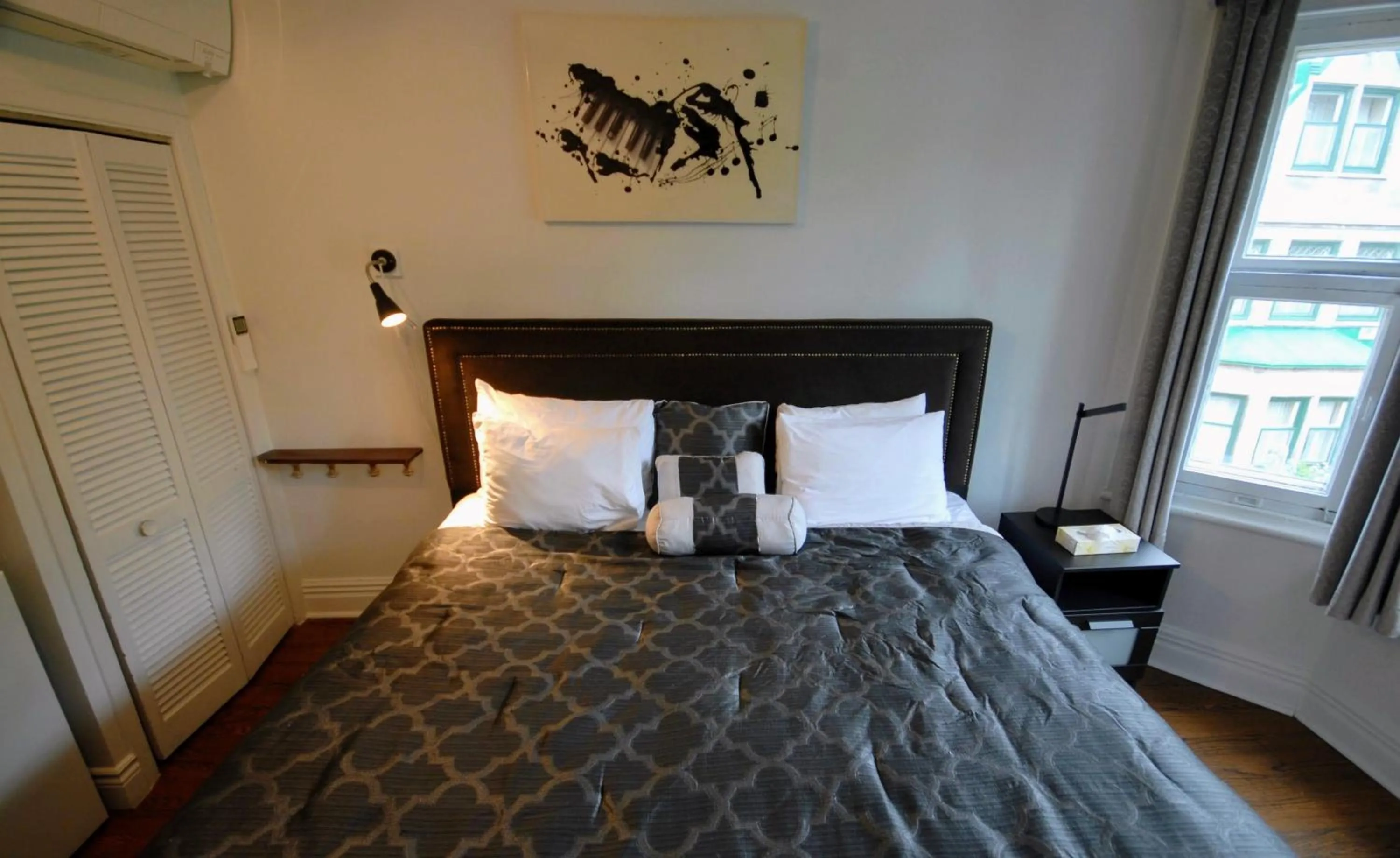 Bed in Manoir Sainte Genevieve