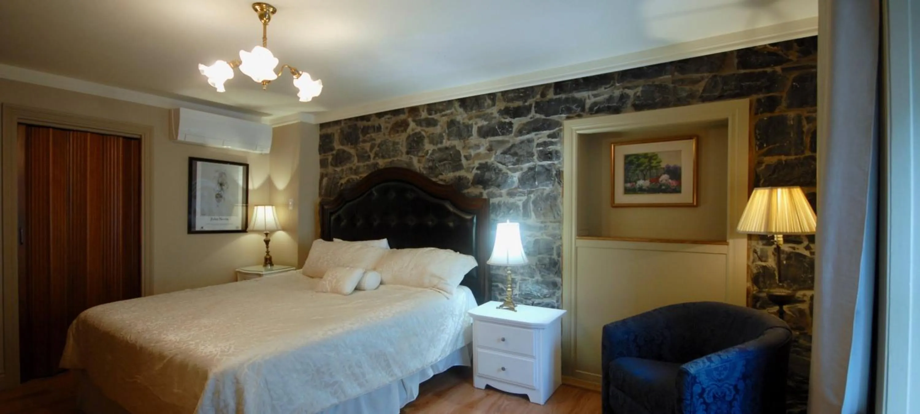 Bed in Manoir Sainte Genevieve