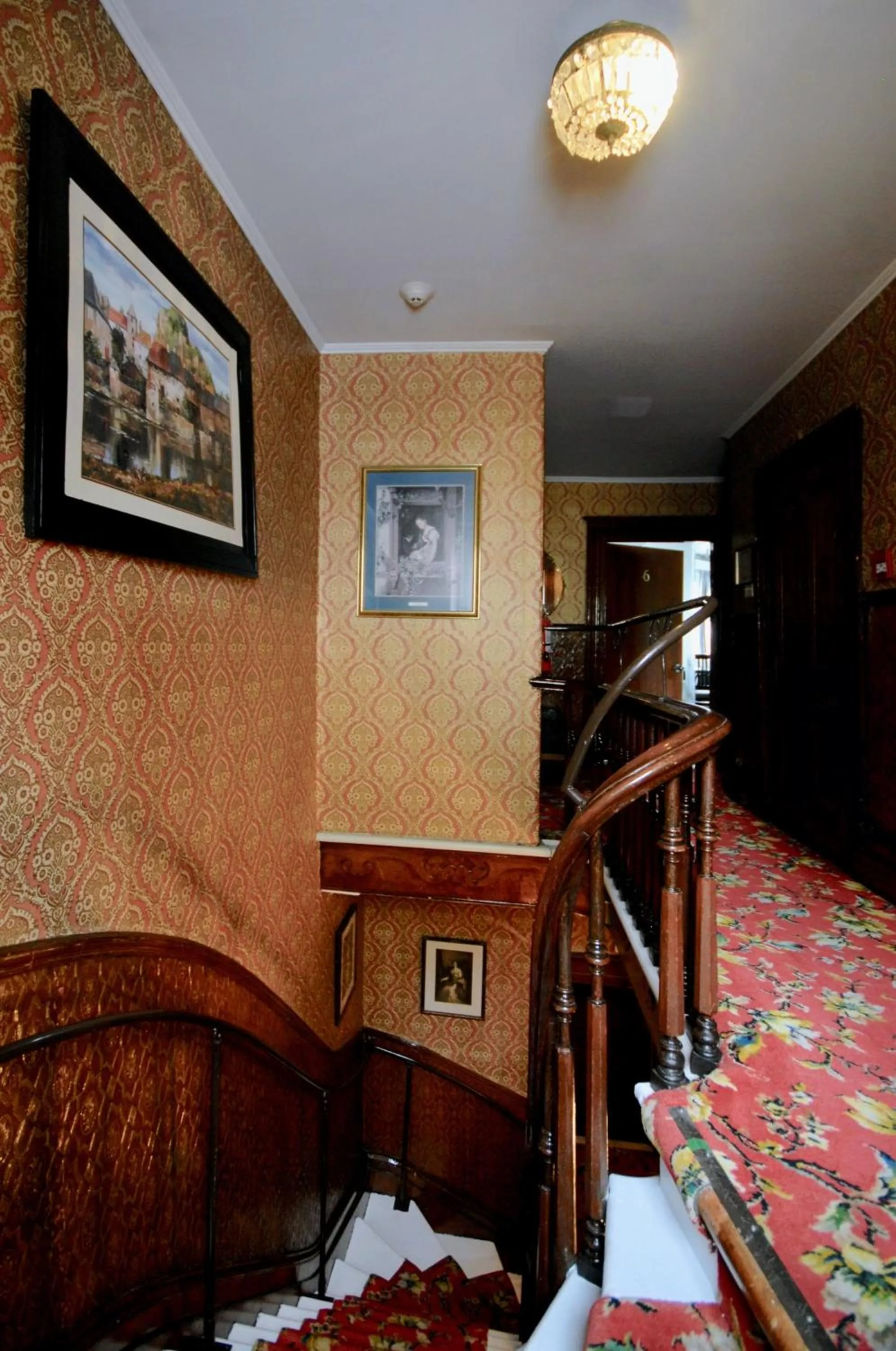 hair dresser in Manoir Sainte Genevieve