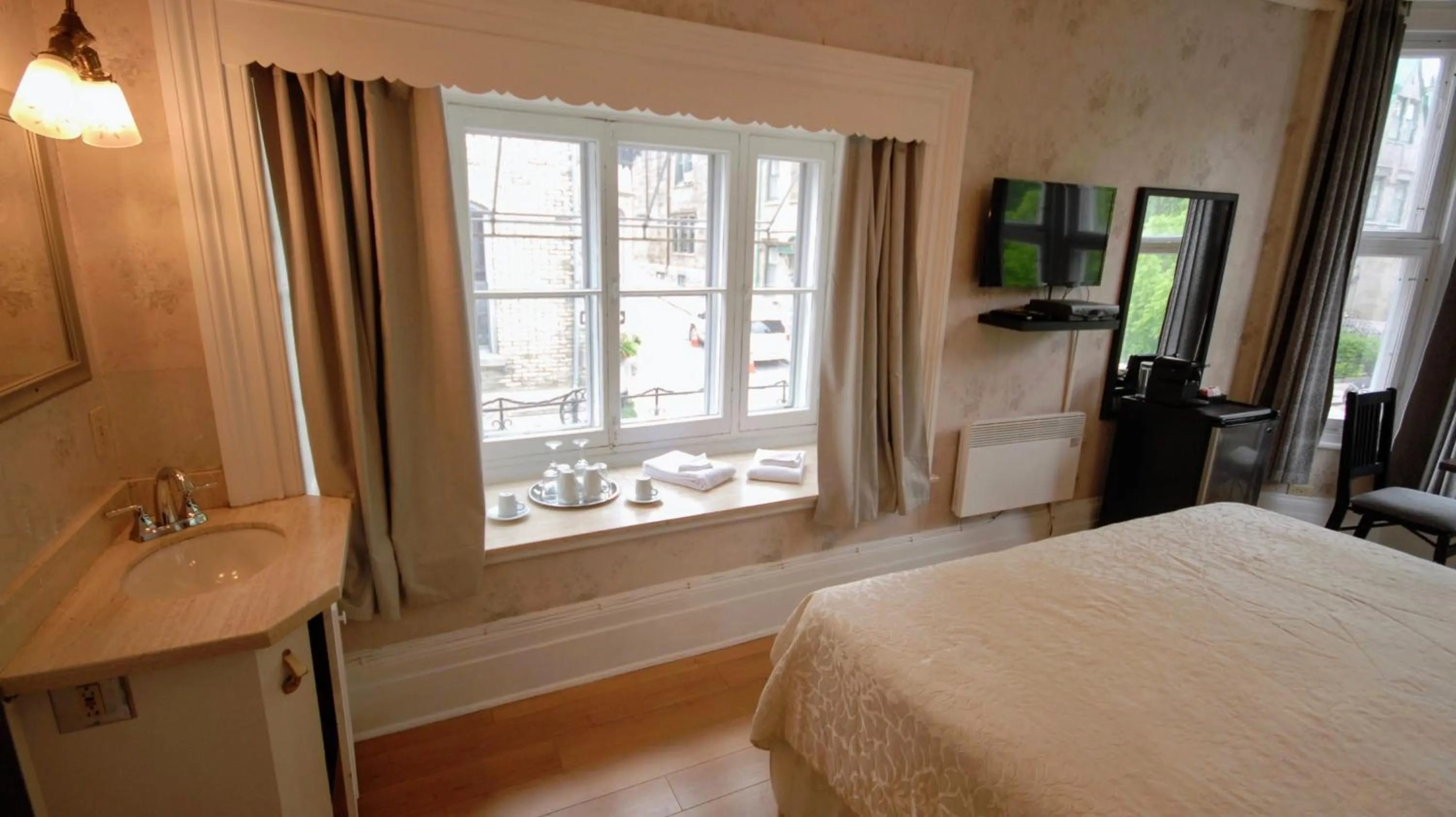 TV and multimedia, Bed in Manoir Sainte Genevieve