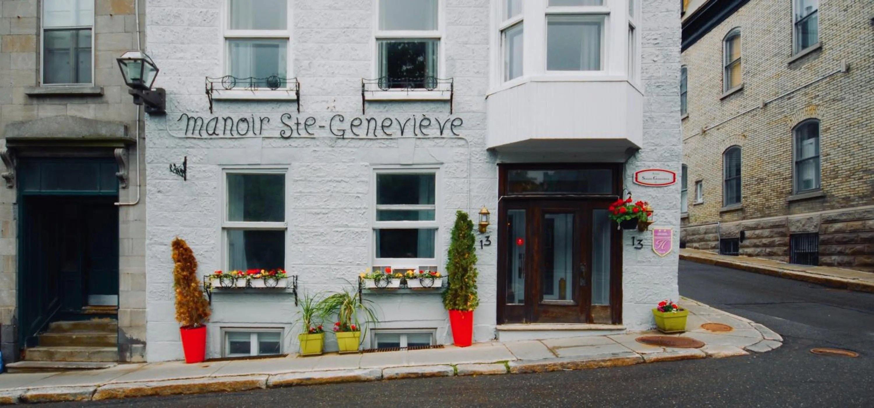 Property building in Manoir Sainte Genevieve